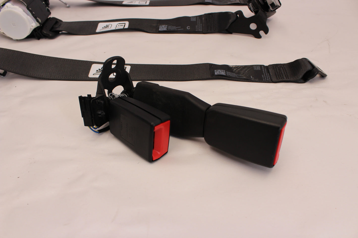 2017 Chevy SS Sedan Rear Seat Belt Set Retractors & Buckles 92458009 92275628 92458008 OEM - Day's Parts Yard