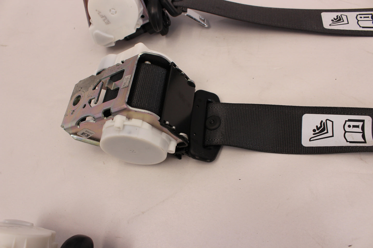 2017 Chevy SS Sedan Rear Seat Belt Set Retractors & Buckles 92458009 92275628 92458008 OEM - Day's Parts Yard