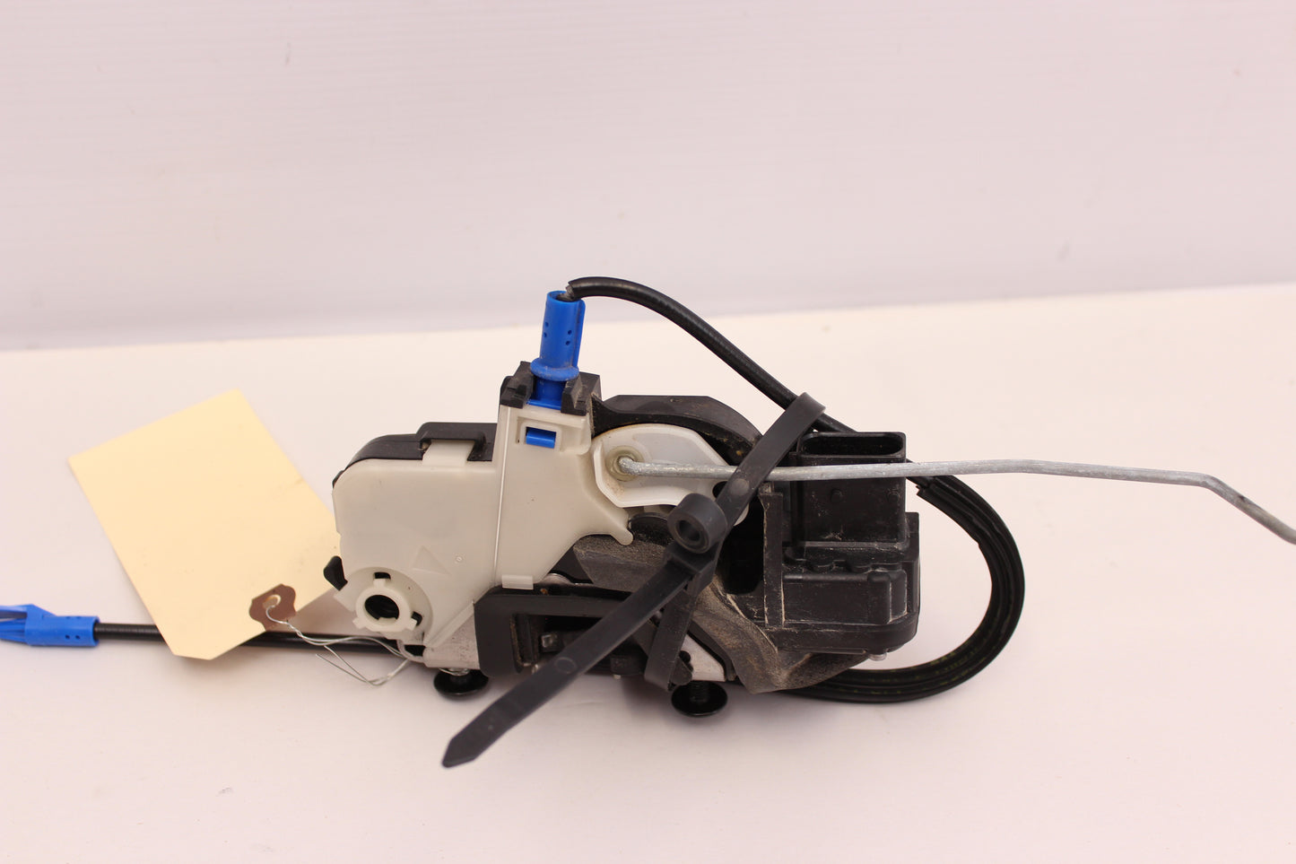 2014 Chevy SS Sedan RH Passenger Front Door Lock Actuator Latch 13579523 OEM - Day's Parts Yard