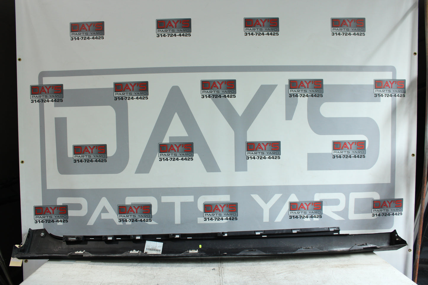 2015 Chevy SS Sedan LH Driver Rocker Molding Trim Black 92248323 92162075 OEM - Day's Parts Yard