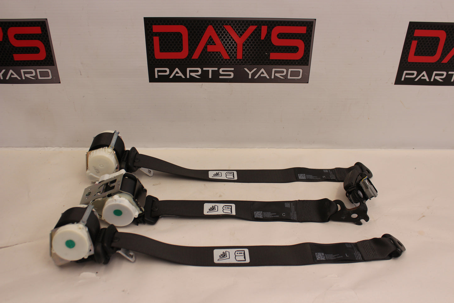 2015 Chevy SS Sedan Rear Seatbelt Seat Belt Retractor Set 92458008 92275628 92458009 OEM - Day's Parts Yard