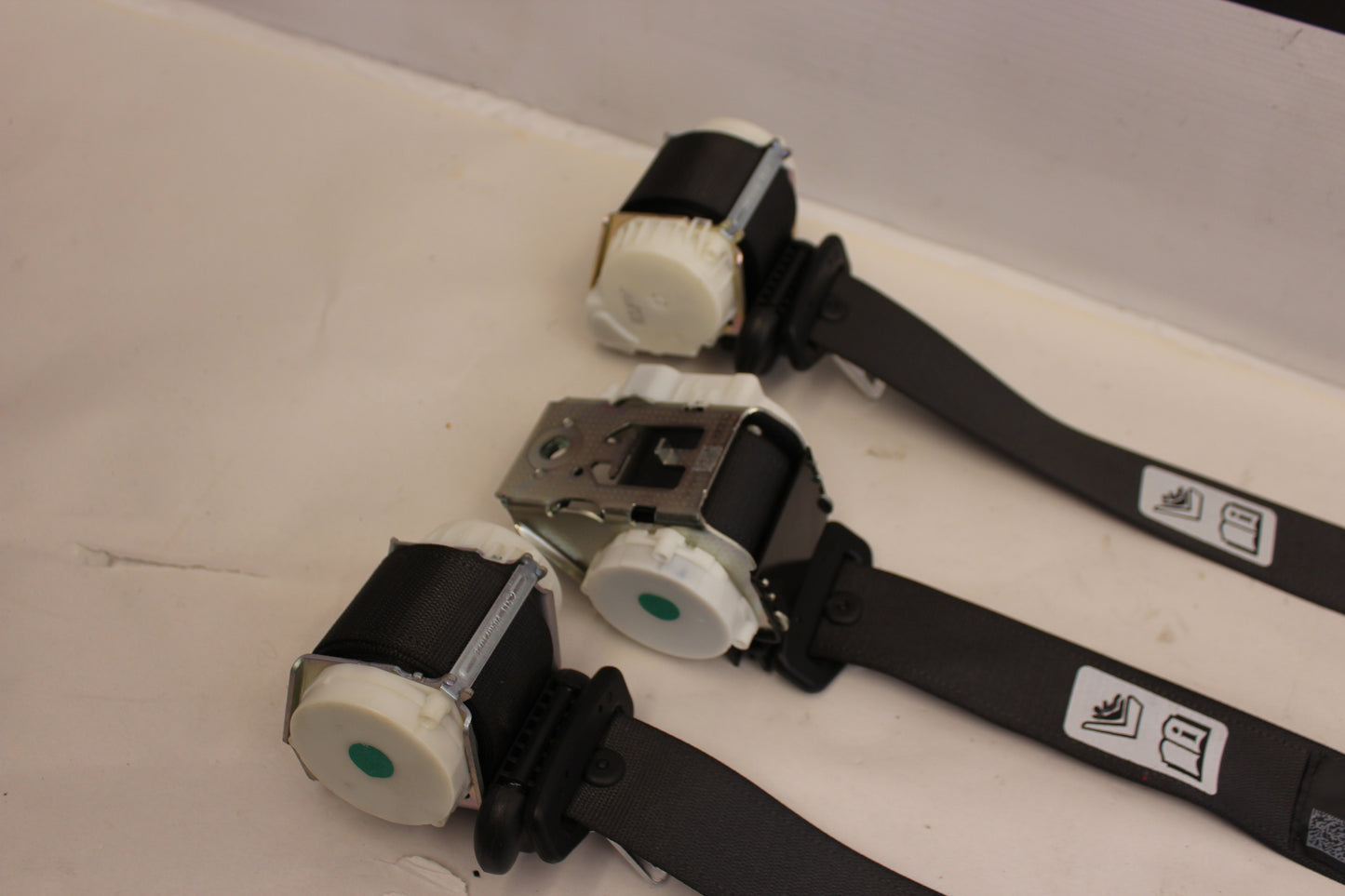 2015 Chevy SS Sedan Rear Seatbelt Seat Belt Retractor Set 92458008 92275628 92458009 OEM - Day's Parts Yard