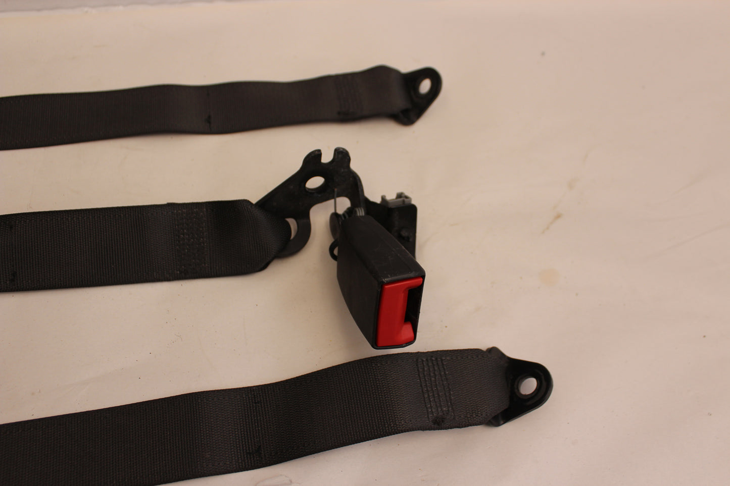 2015 Chevy SS Sedan Rear Seatbelt Seat Belt Retractor Set 92458008 92275628 92458009 OEM - Day's Parts Yard
