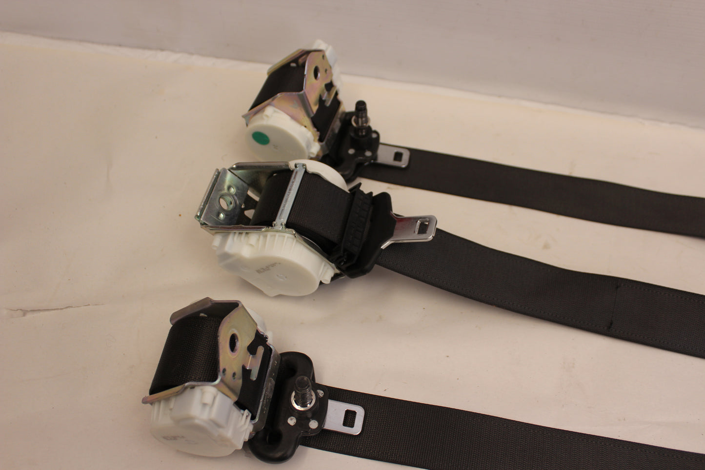 2015 Chevy SS Sedan Rear Seatbelt Seat Belt Retractor Set 92458008 92275628 92458009 OEM - Day's Parts Yard