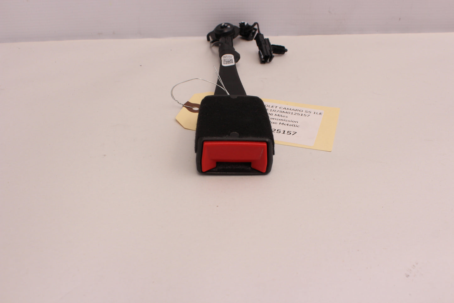 2021 Chevy Camaro SS 1LE Front RH Passenger Seat Buckle 84231153 OEM - Day's Parts Yard