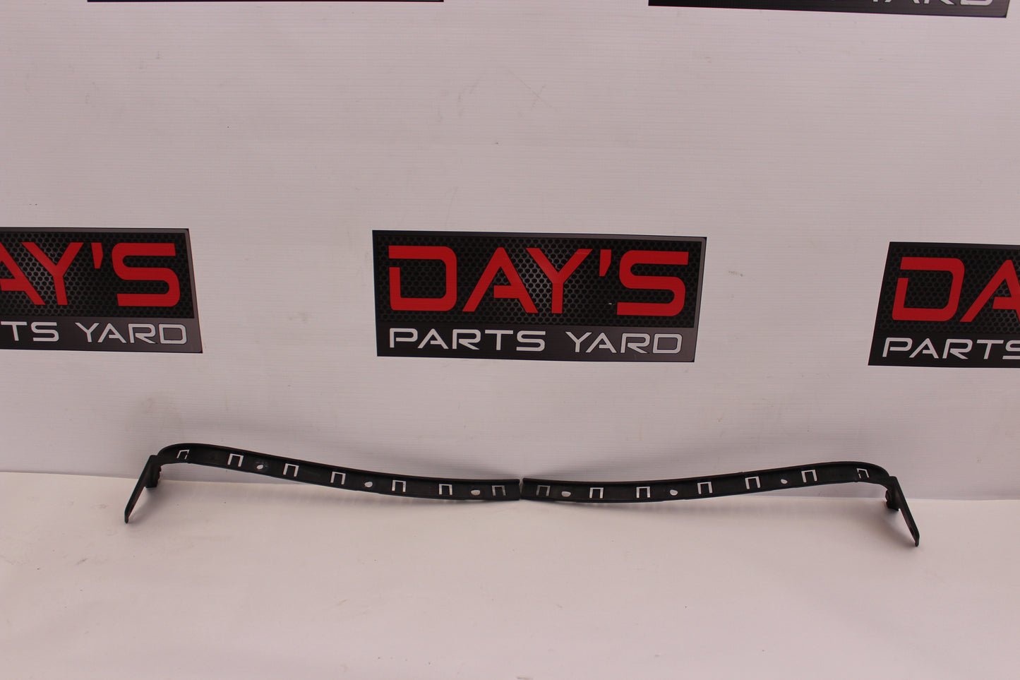 2010 Cadillac CTS-V Sedan Rear Bumper Cover Brackets RH &LH 20904476 20904475 OEM - Day's Parts Yard
