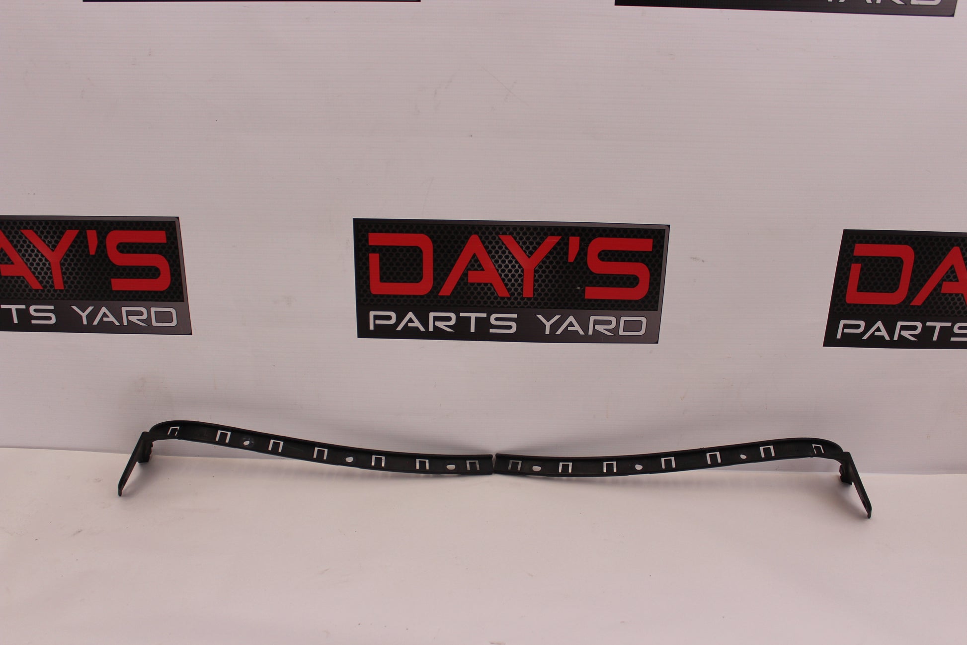 2010 Cadillac CTS-V Sedan Rear Bumper Cover Brackets RH &LH 20904476 20904475 OEM - Day's Parts Yard