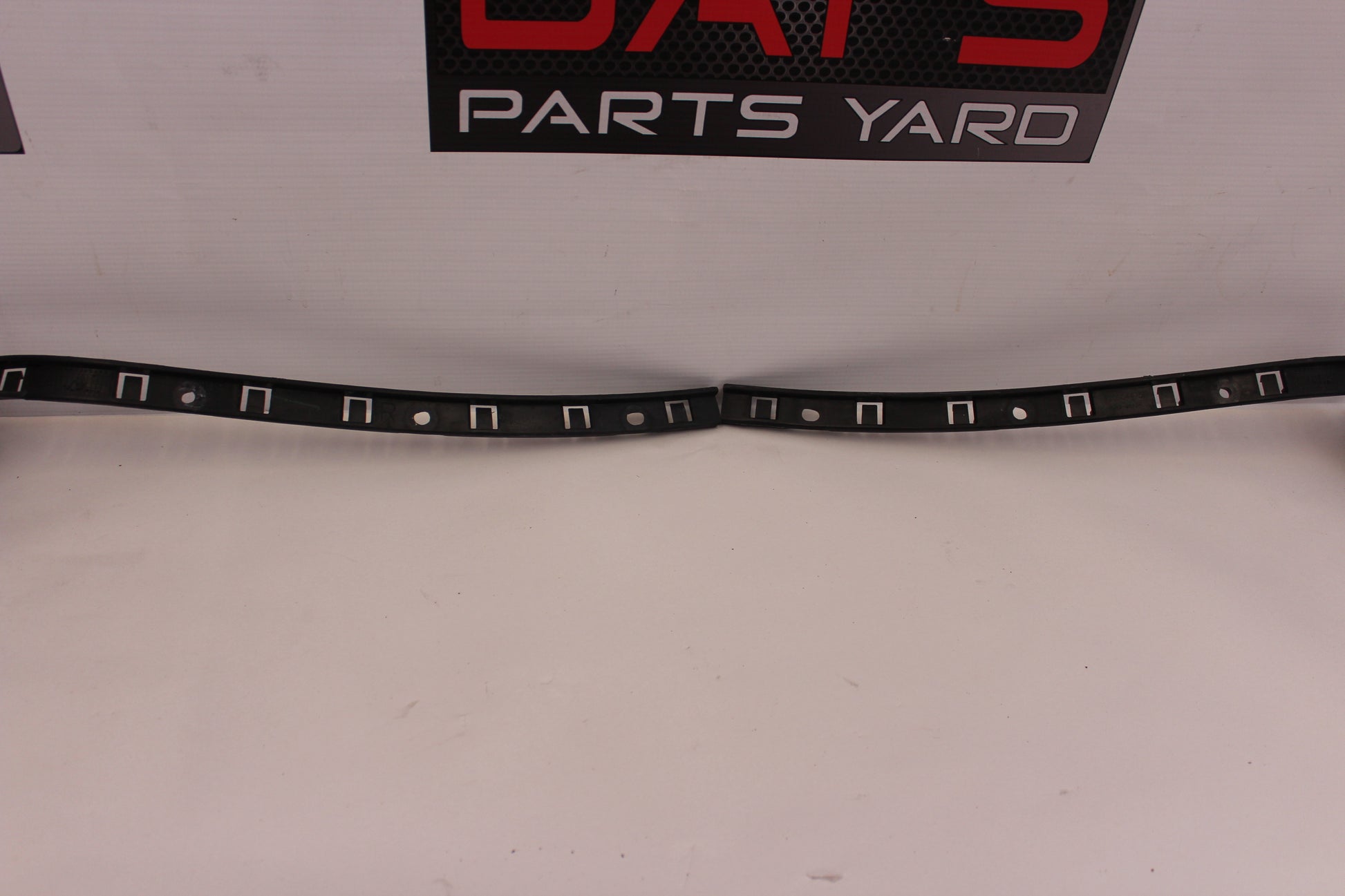 2010 Cadillac CTS-V Sedan Rear Bumper Cover Brackets RH &LH 20904476 20904475 OEM - Day's Parts Yard