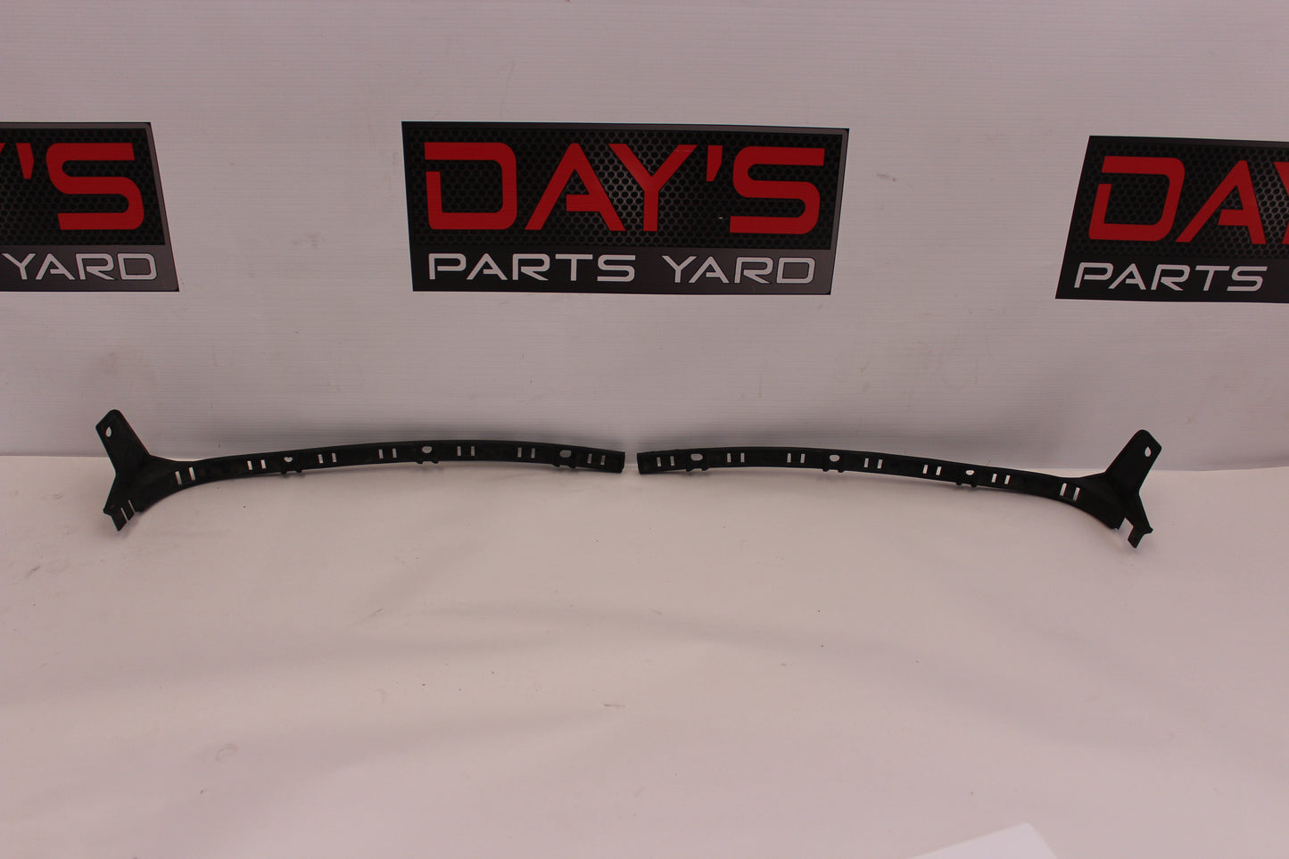 2010 Cadillac CTS-V Sedan Rear Bumper Cover Brackets RH &LH 20904476 20904475 OEM - Day's Parts Yard