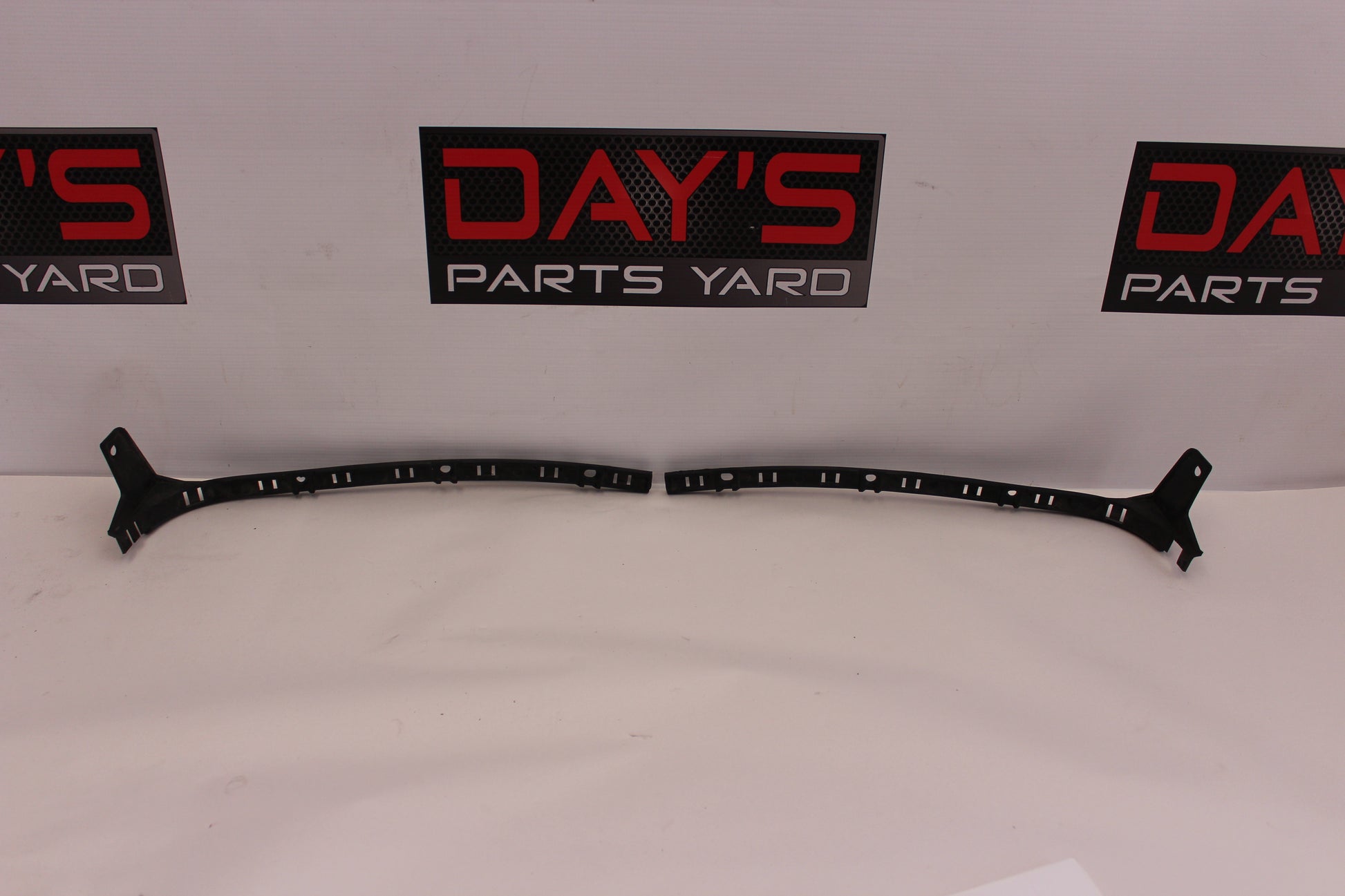 2010 Cadillac CTS-V Sedan Rear Bumper Cover Brackets RH &LH 20904476 20904475 OEM - Day's Parts Yard