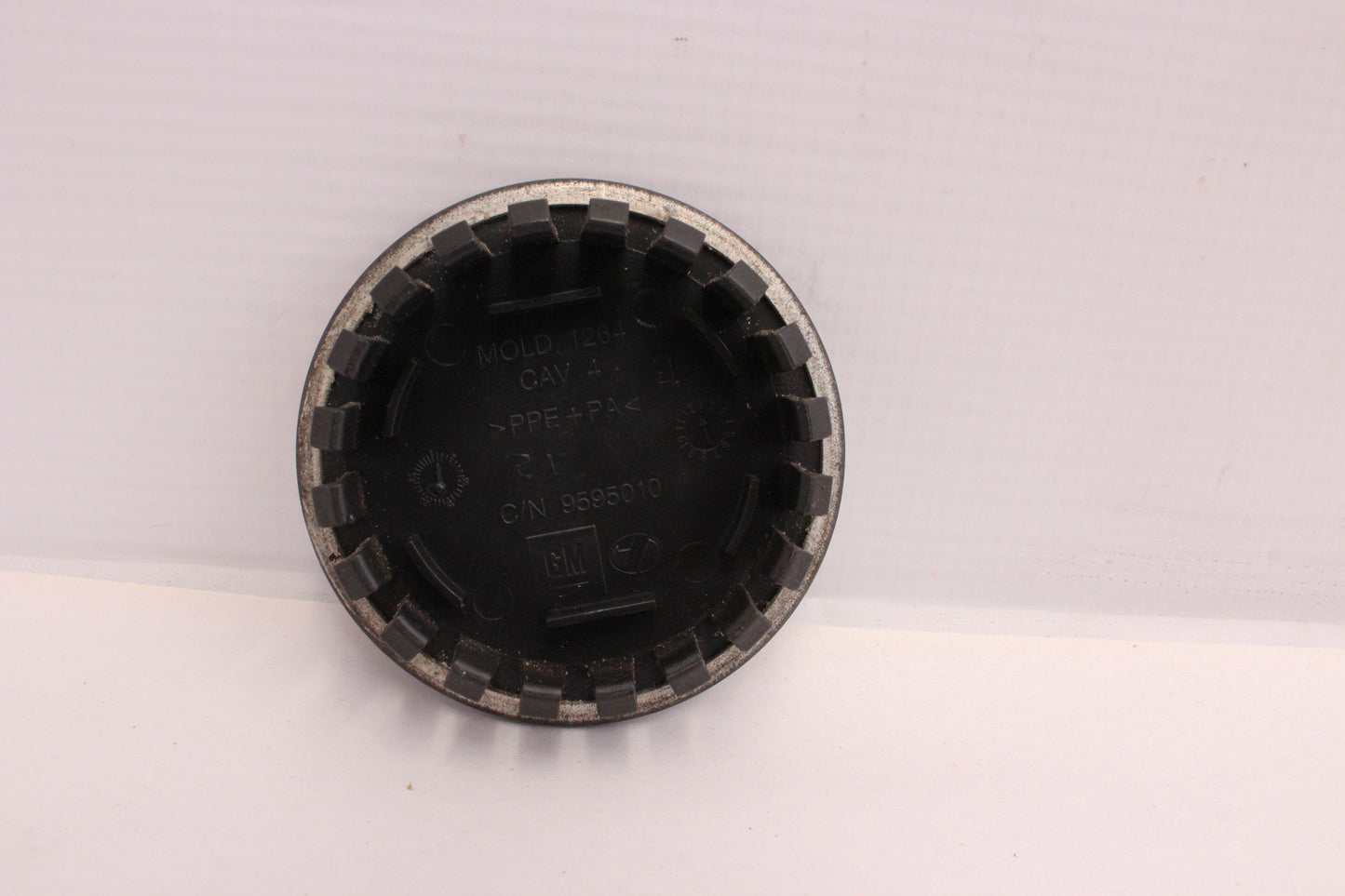 2010 Chevy Camaro SS Wheel Center Cap 9595010 OEM - Day's Parts Yard