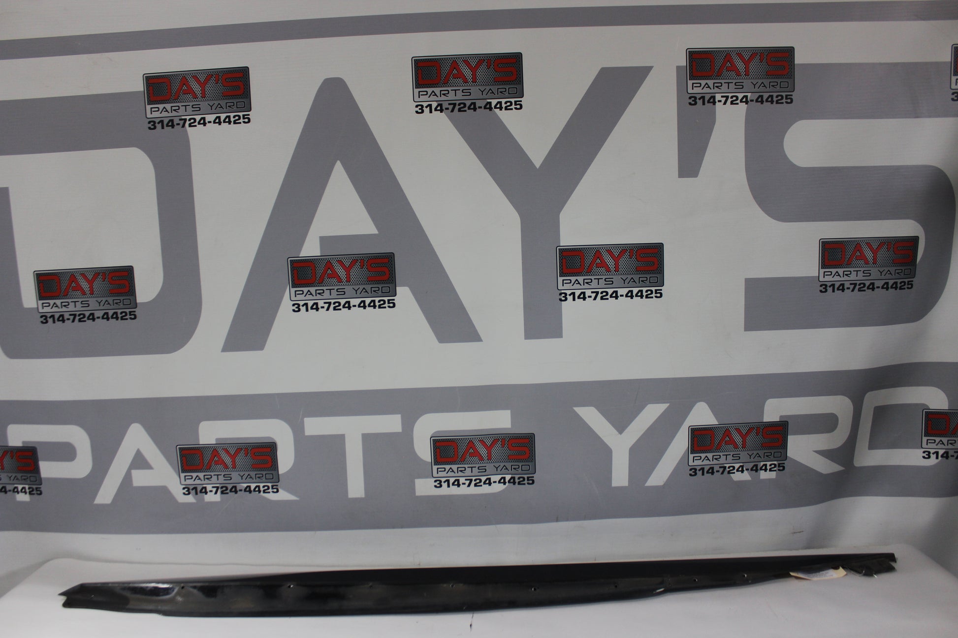 2017 Chevy Corvette Grand Sport 2LT LH Driver Rocker Molding Panel Trim 84113133 OEM - Day's Parts Yard