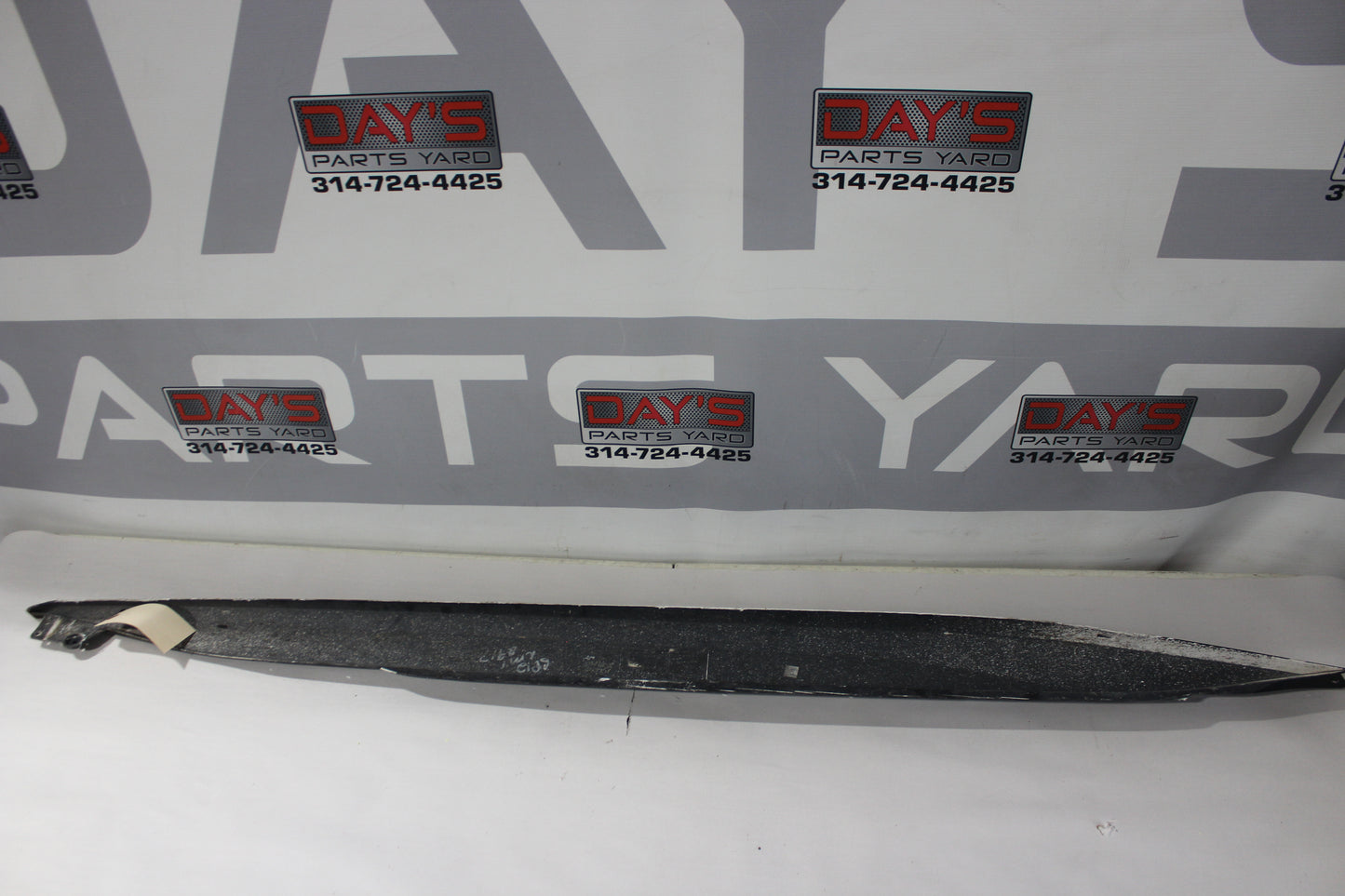 2017 Chevy Corvette Grand Sport 2LT LH Driver Rocker Molding Panel Trim 84113133 OEM - Day's Parts Yard