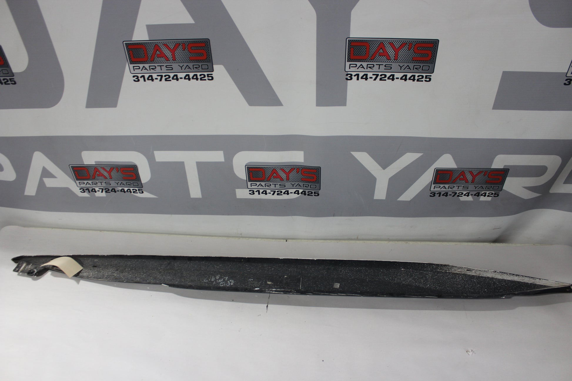 2017 Chevy Corvette Grand Sport 2LT LH Driver Rocker Molding Panel Trim 84113133 OEM - Day's Parts Yard