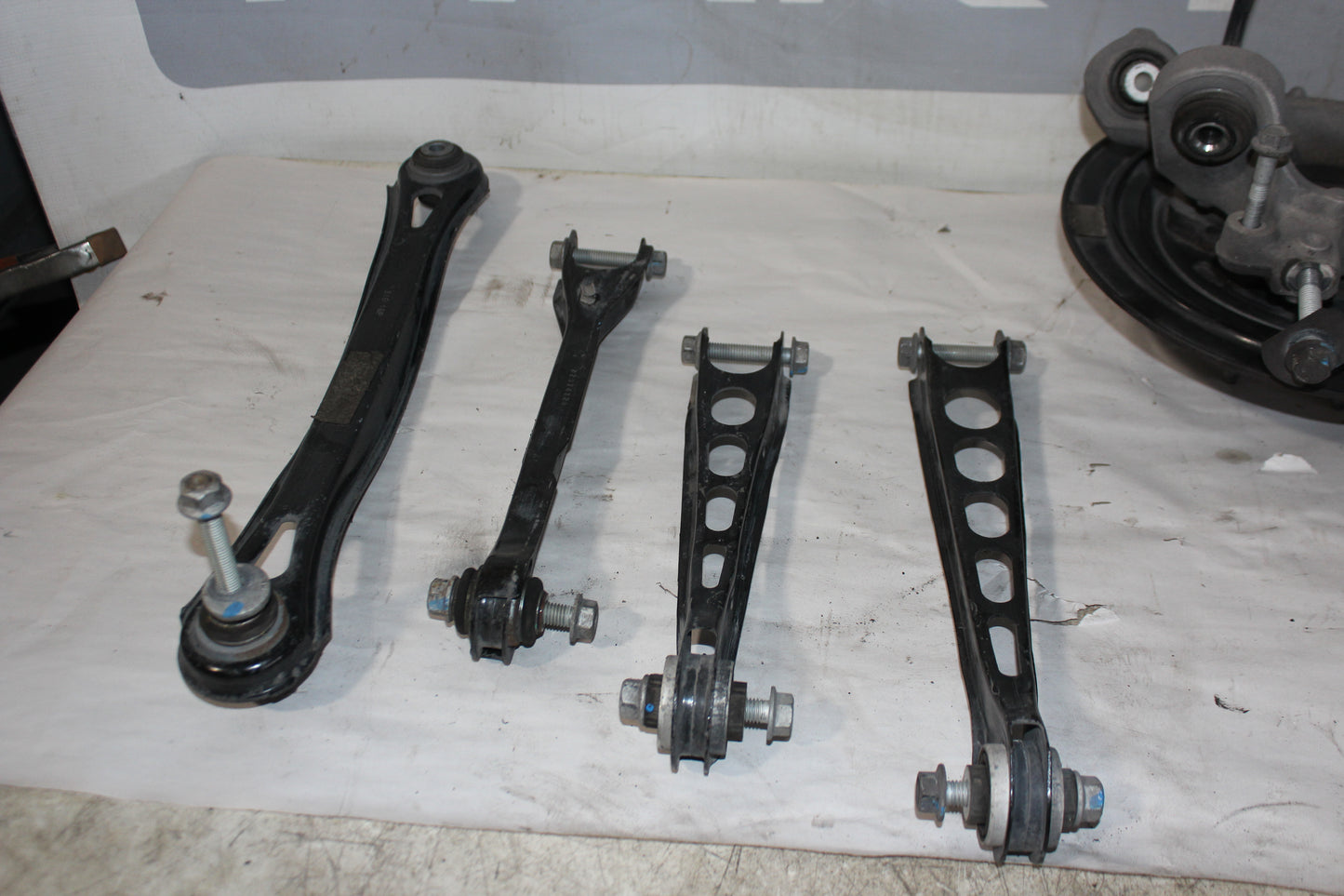 2017 Chevy Camaro SS 1LE RH Rear Suspension Spindle Hub w/ Control Arms OEM - Day's Parts Yard