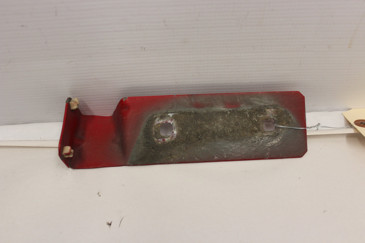 2006 Pontiac GTO LH Driver Fender Rocker Molding Bracket OEM - Day's Parts Yard