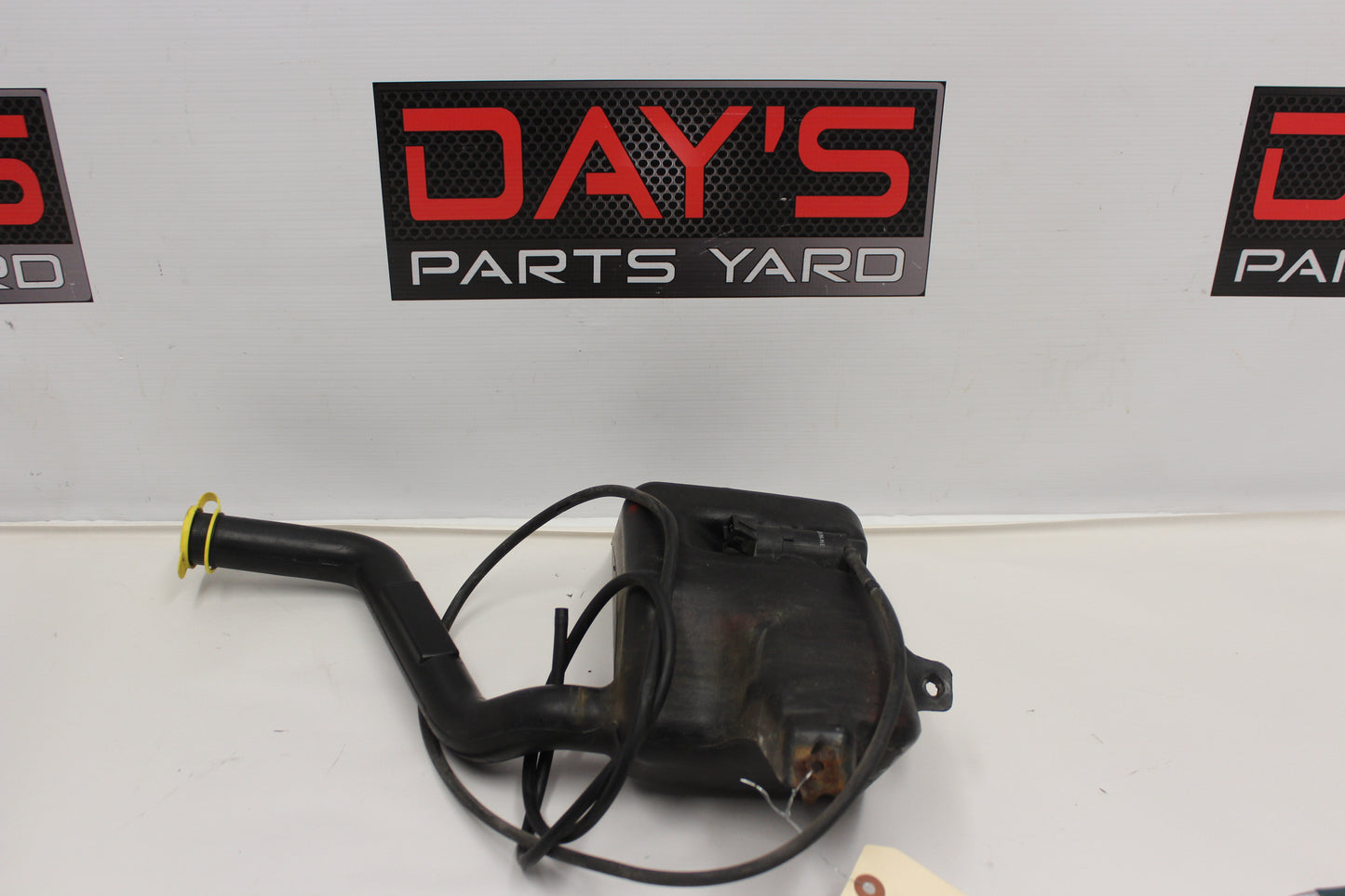 2006 Pontiac GTO Windshield Wiper Pump and Reservoir 4053229 OEM - Day's Parts Yard