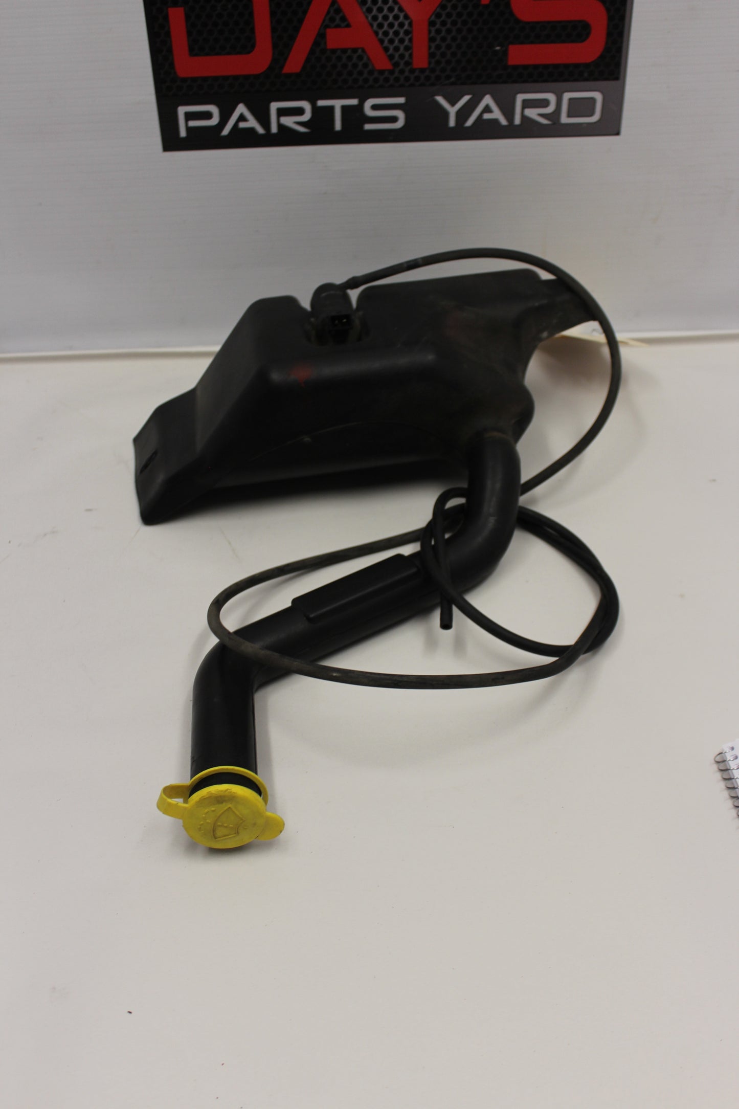 2006 Pontiac GTO Windshield Wiper Pump and Reservoir 4053229 OEM - Day's Parts Yard