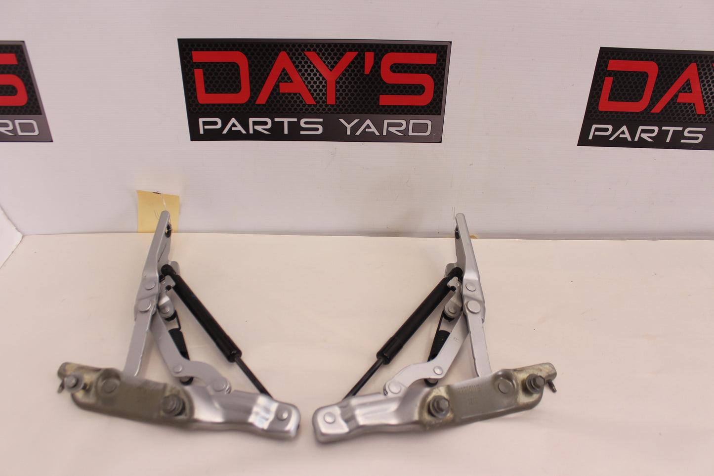 2014 Chevy SS Sedan RH & LH Trunk Deck Lid Hinges 92270113 92270114 OEM - Day's Parts Yard