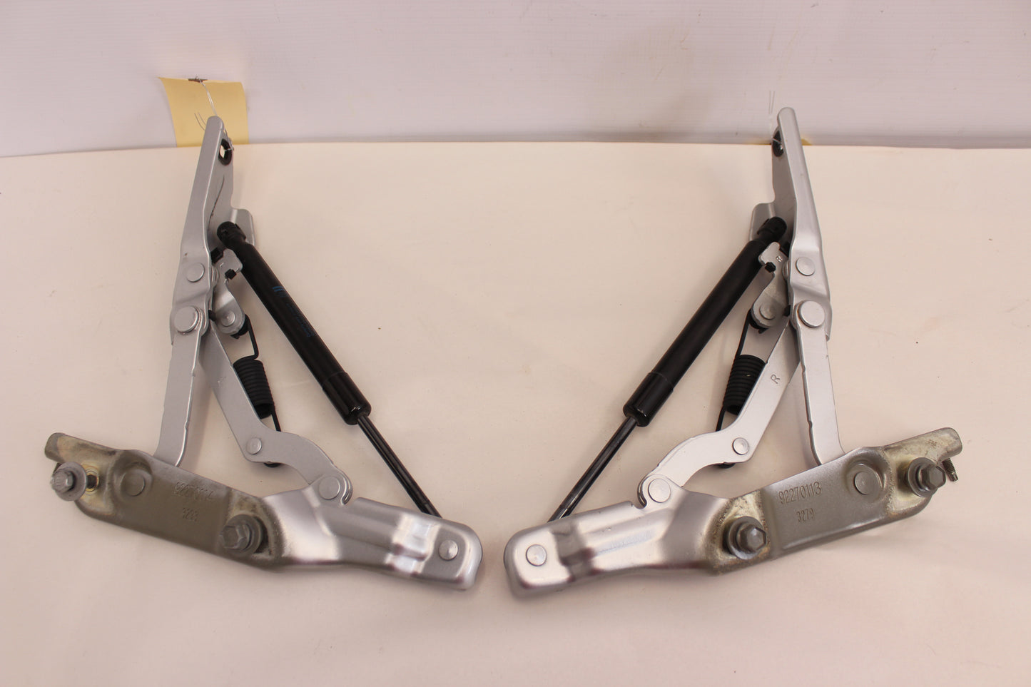 2014 Chevy SS Sedan RH & LH Trunk Deck Lid Hinges 92270113 92270114 OEM - Day's Parts Yard
