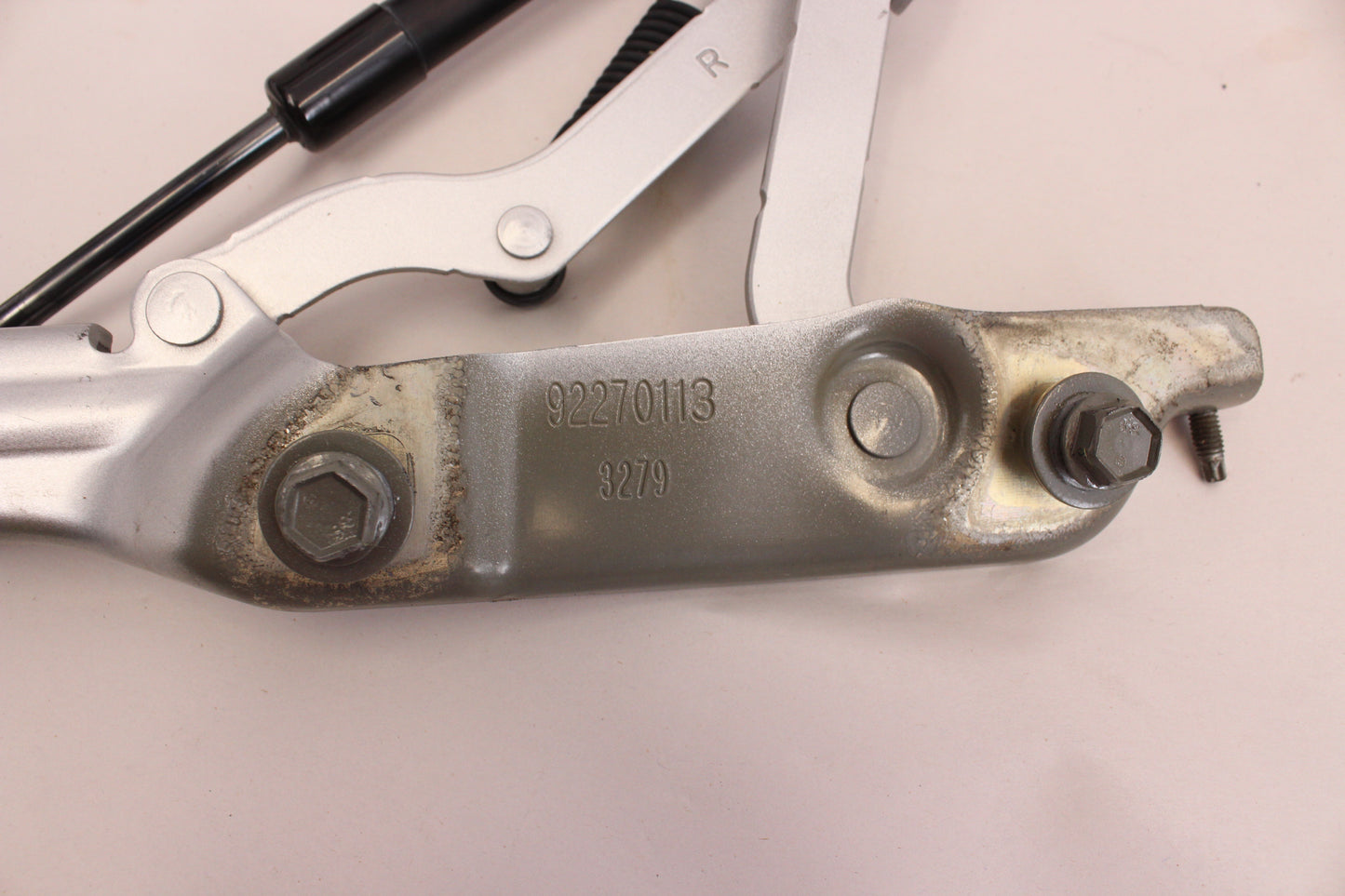 2014 Chevy SS Sedan RH & LH Trunk Deck Lid Hinges 92270113 92270114 OEM - Day's Parts Yard