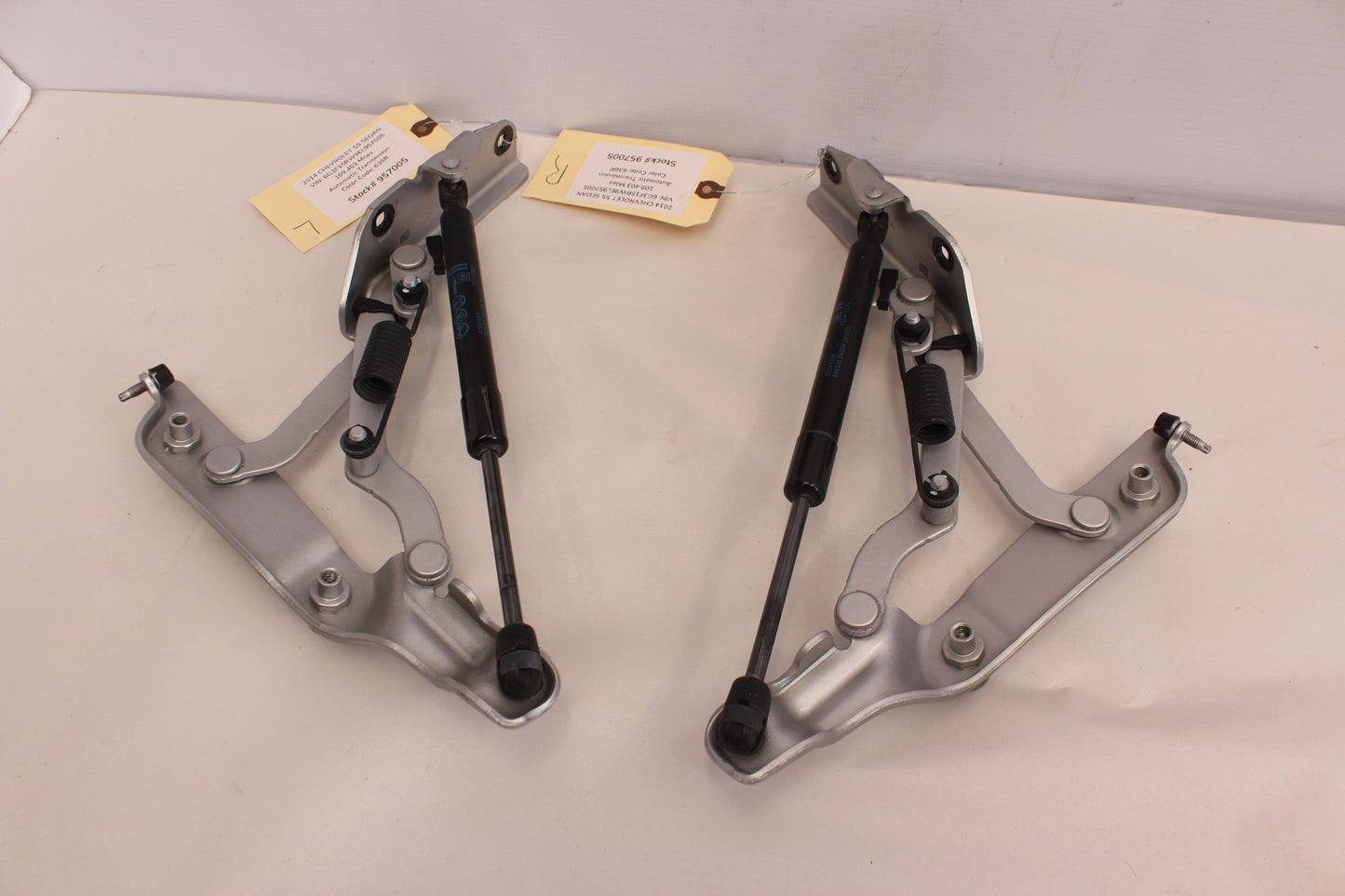2014 Chevy SS Sedan RH & LH Trunk Deck Lid Hinges 92270113 92270114 OEM - Day's Parts Yard