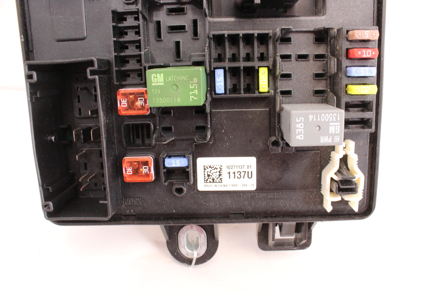 2014 Chevy SS Sedan Rear Fuse Box Relay 92271137 OEM - Day's Parts Yard