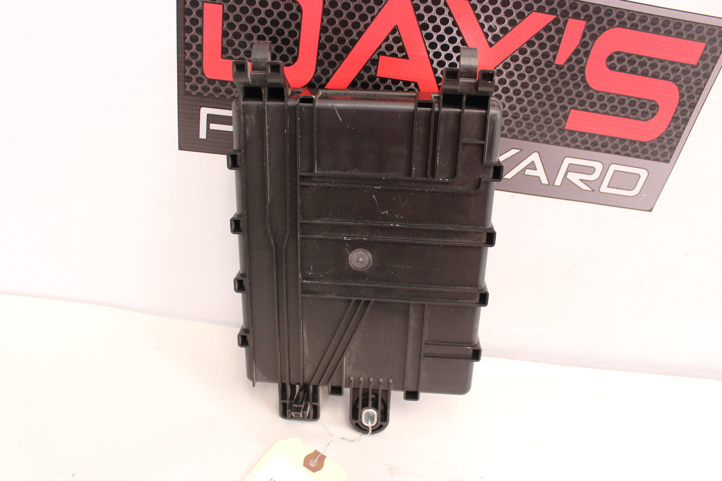 2014 Chevy SS Sedan Rear Fuse Box Relay 92271137 OEM - Day's Parts Yard
