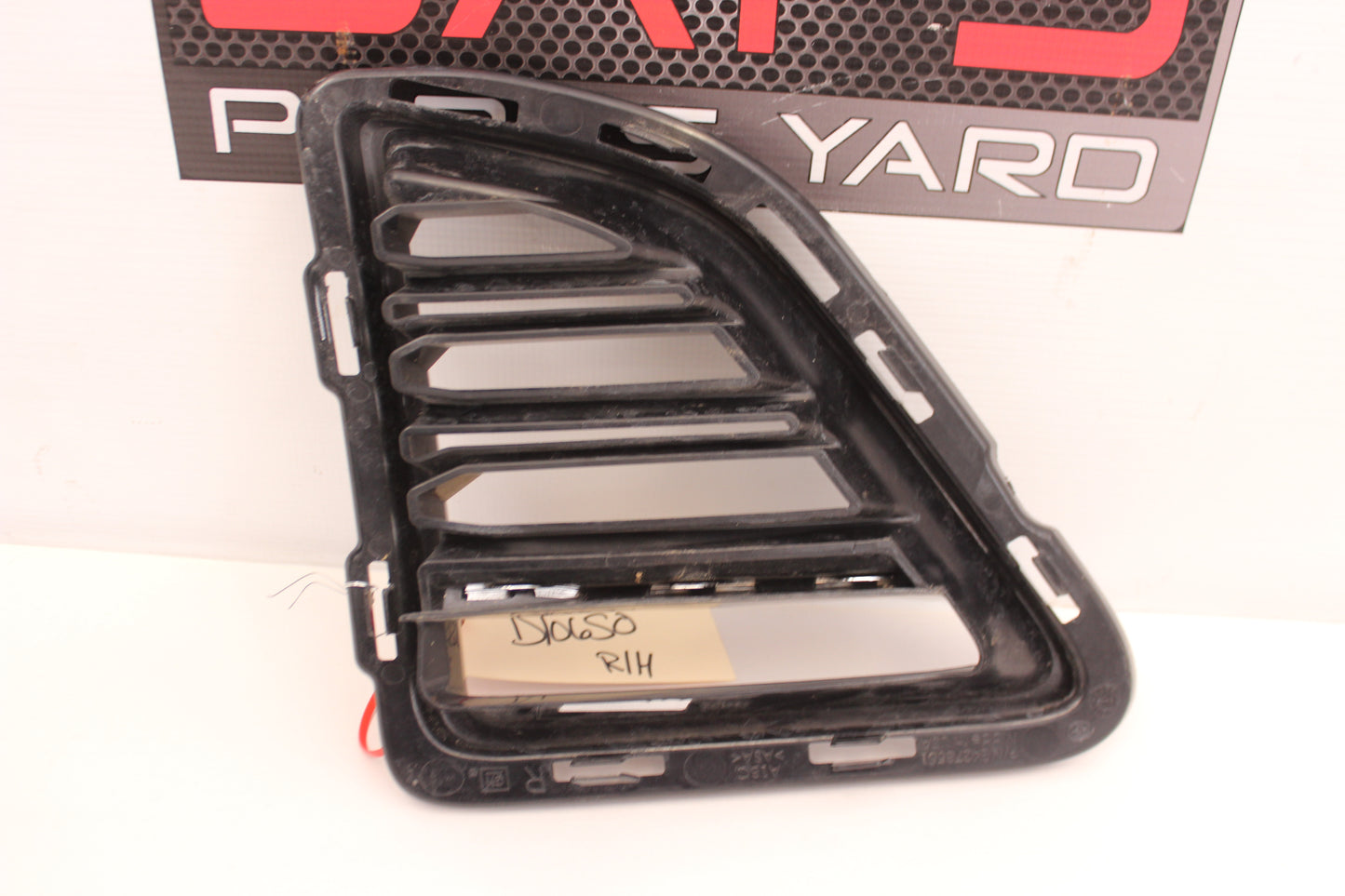 2018 Chevrolet Camaro SS RH Passenger Front Scoop Cooling Vent OEM - Day's Parts Yard