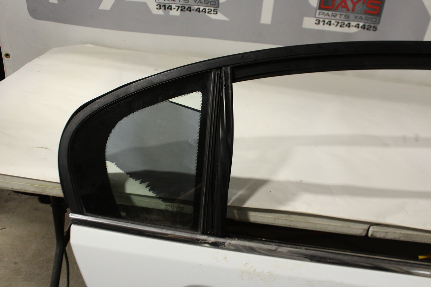 2009 Pontiac G8 GT Rear RH Passenger Door White 92161310 OEM - Day's Parts Yard