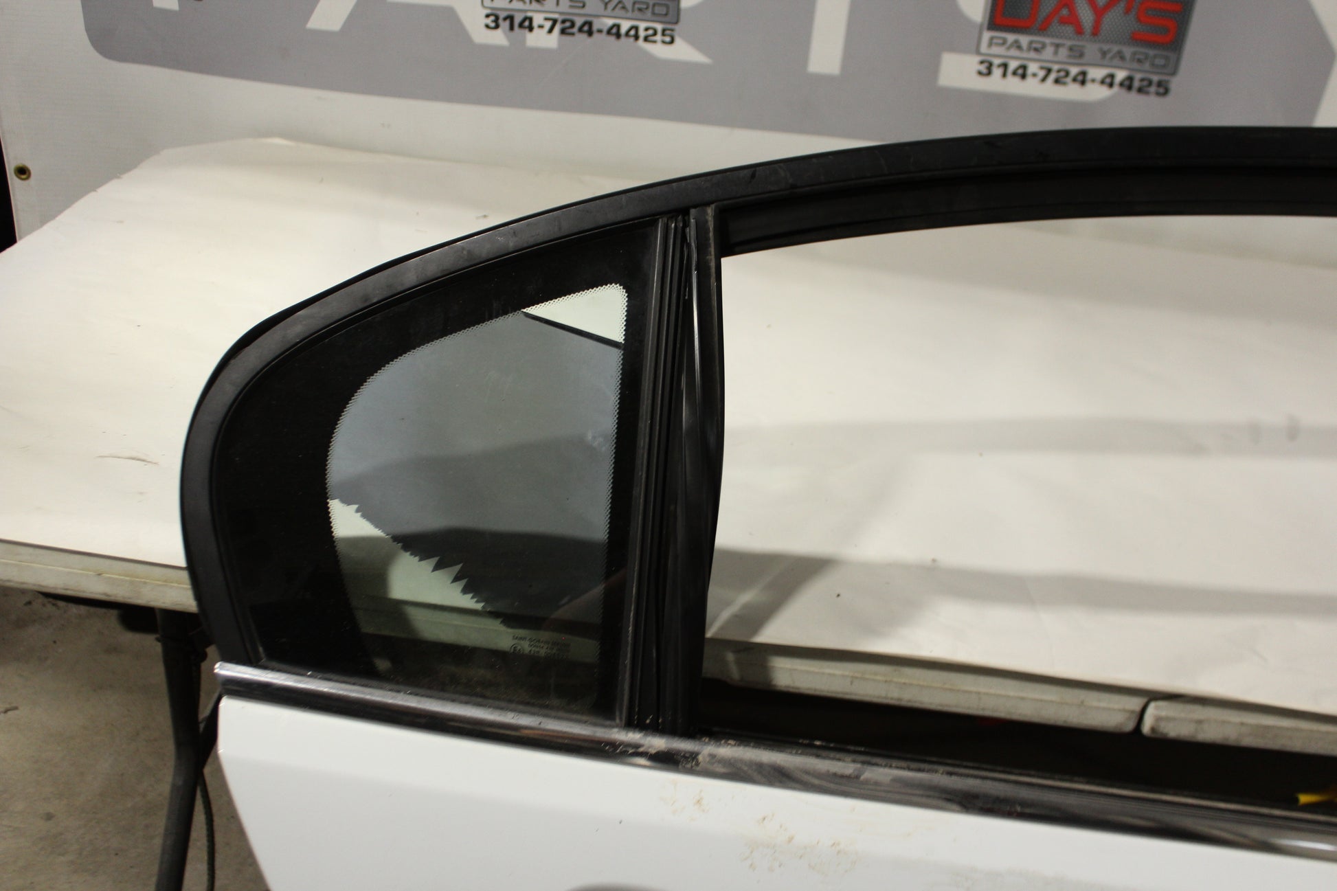 2009 Pontiac G8 GT Rear RH Passenger Door White 92161310 OEM - Day's Parts Yard