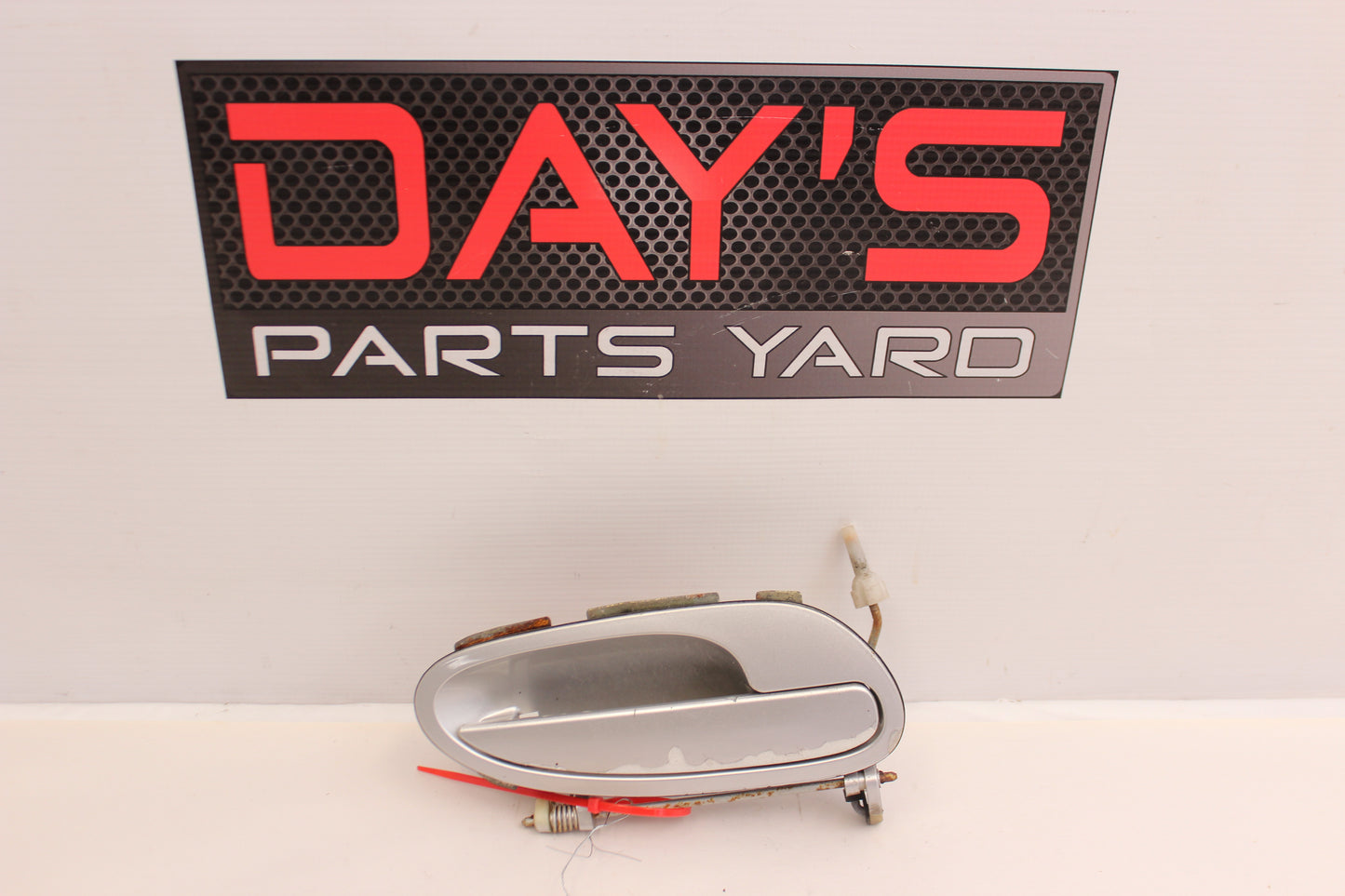 2006 Pontiac GTO RH Passenger Exterior Door Handle 92056184 OEM - Day's Parts Yard
