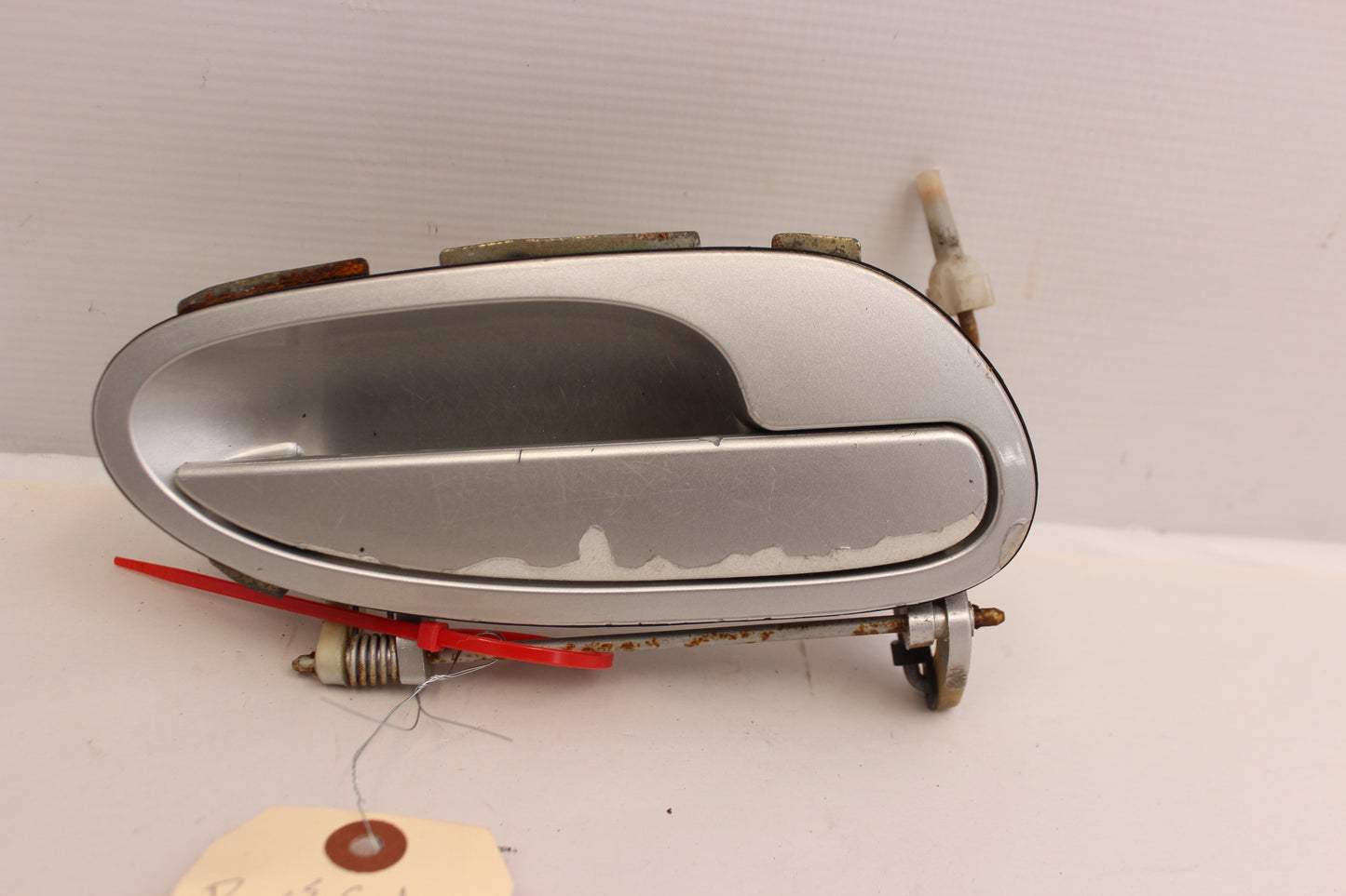 2006 Pontiac GTO RH Passenger Exterior Door Handle 92056184 OEM - Day's Parts Yard