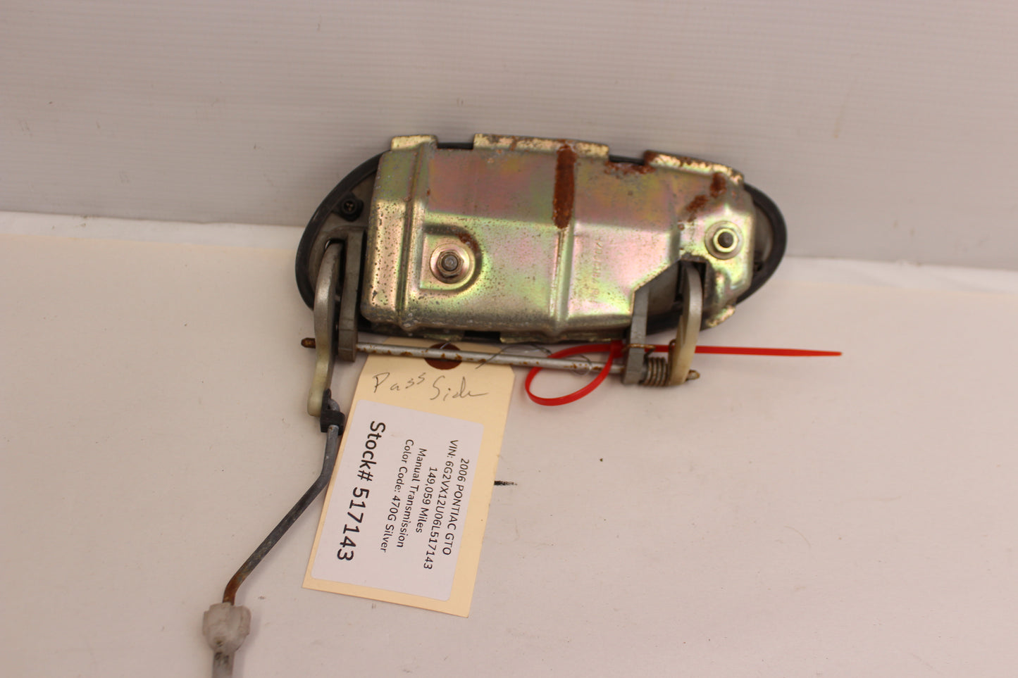 2006 Pontiac GTO RH Passenger Exterior Door Handle 92056184 OEM - Day's Parts Yard