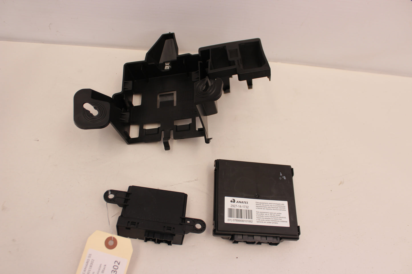 2018 Chevrolet Camaro SS Parking Assist and Keyless Entry Module w/ Bracket OEM - Day's Parts Yard