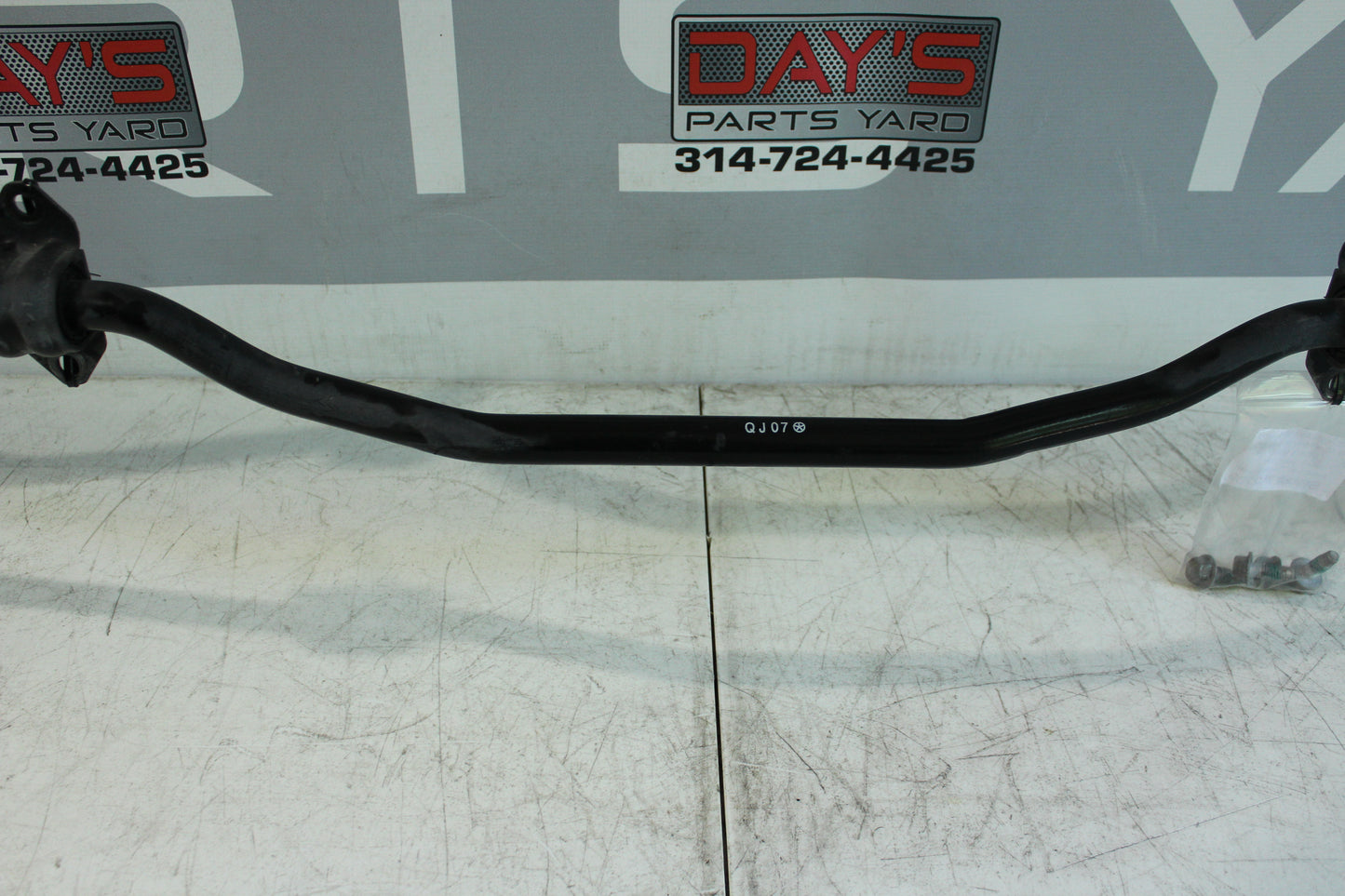 2005 Pontiac GTO Front Sway Bar w/ End Links & Hardware OEM - Day's Parts Yard