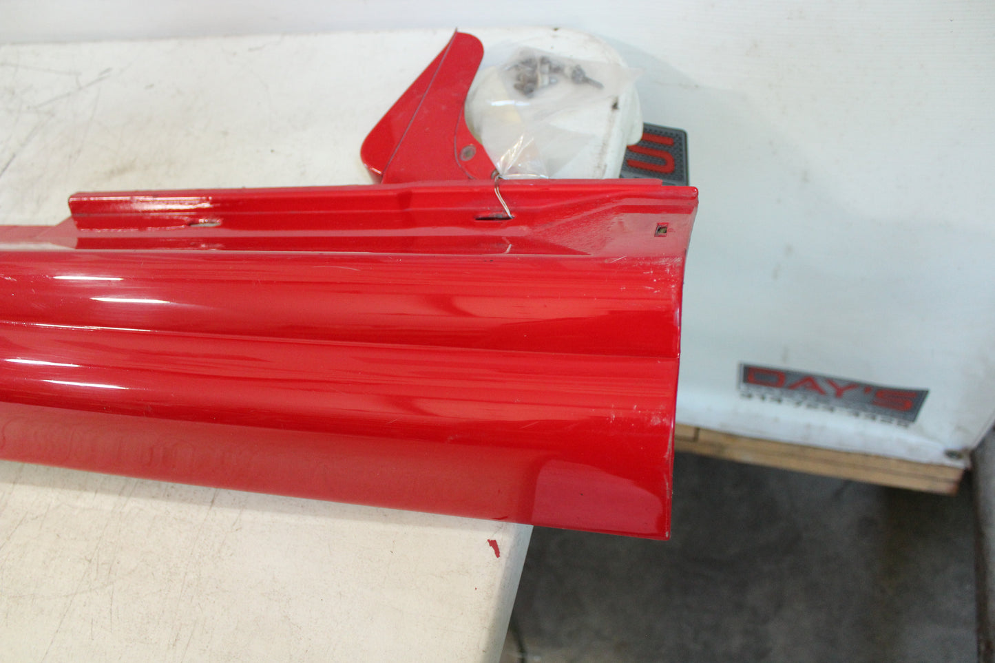 2006 Pontiac GTO RH Passenger Rocker Molding 92059936 92078056 OEM - Day's Parts Yard