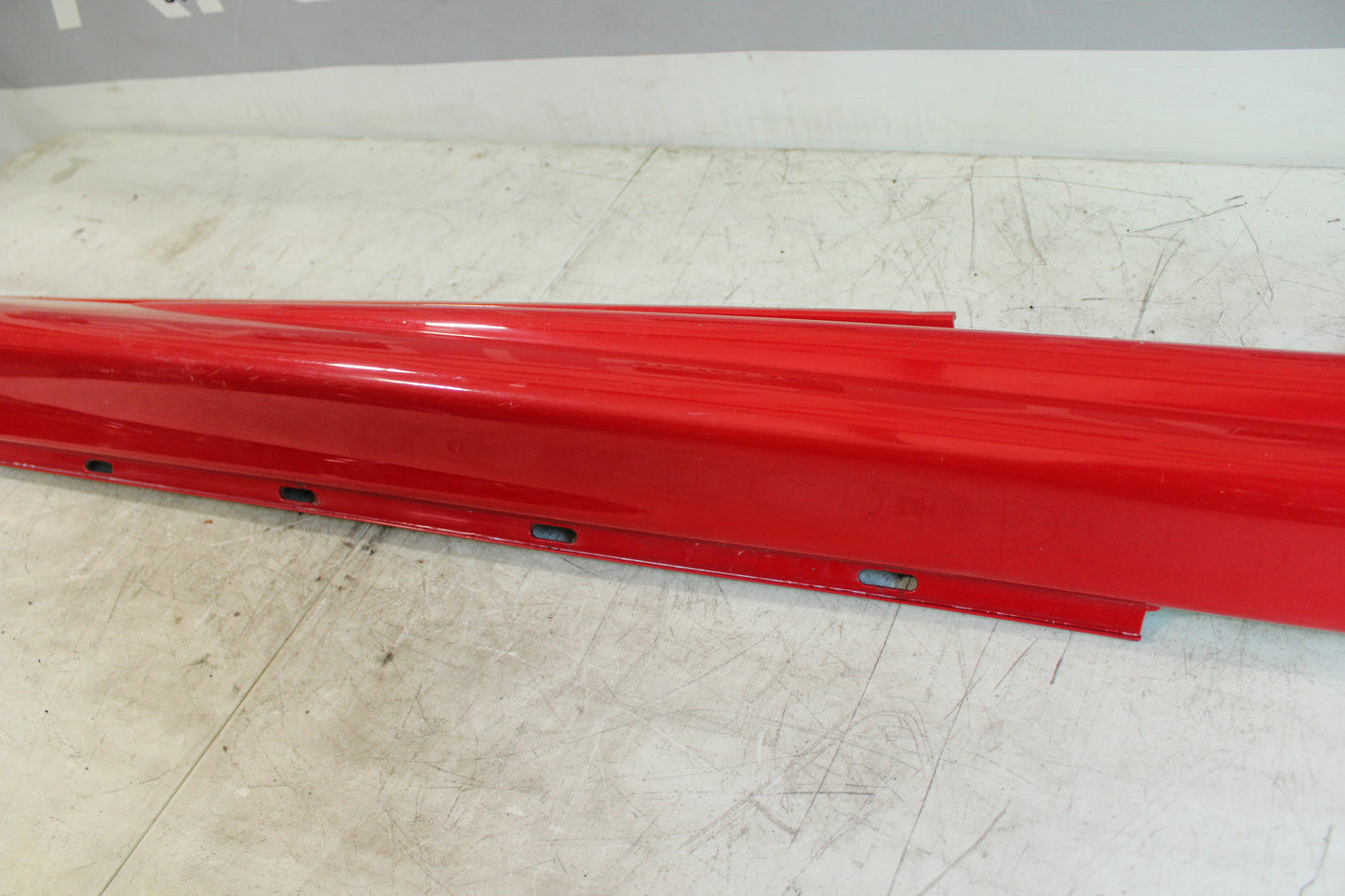 2006 Pontiac GTO RH Passenger Rocker Molding 92059936 92078056 OEM - Day's Parts Yard