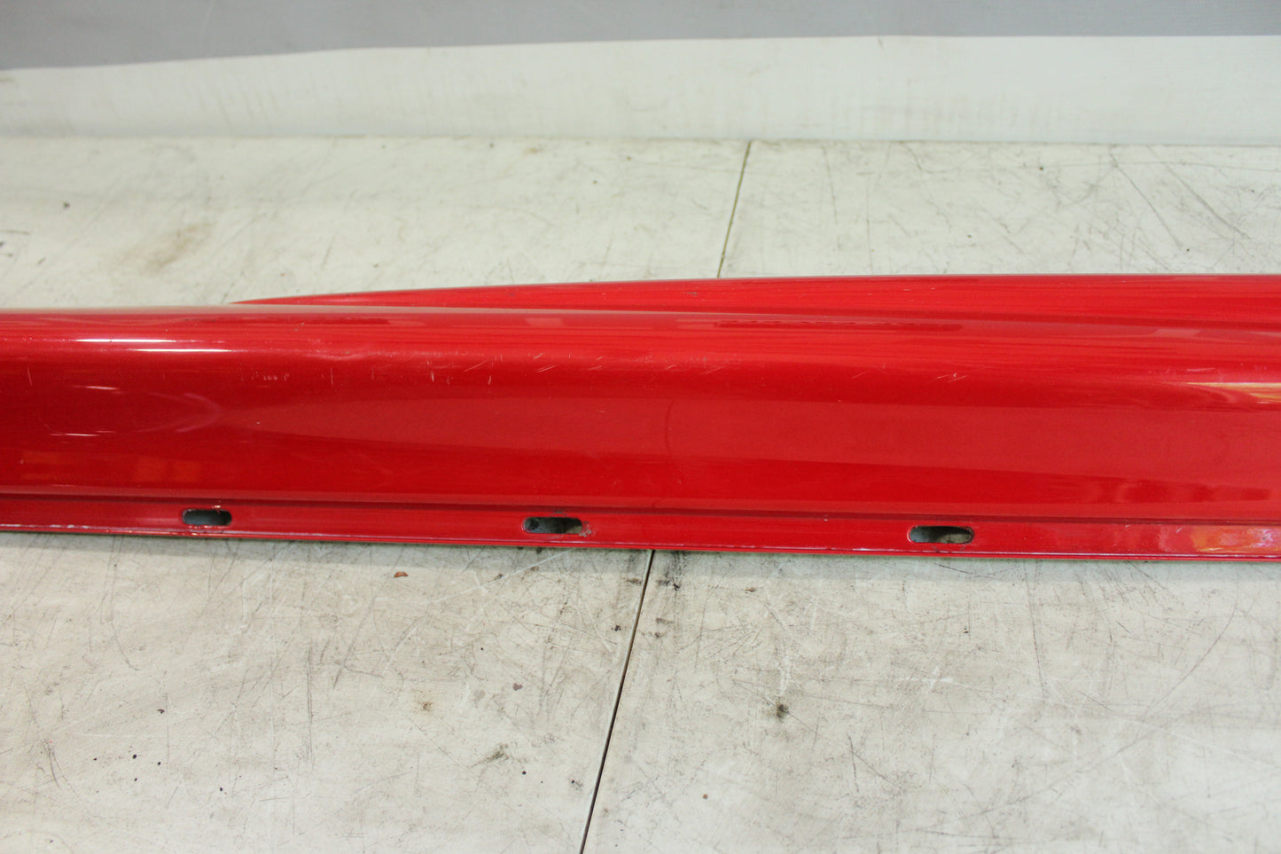 2006 Pontiac GTO RH Passenger Rocker Molding 92059936 92078056 OEM - Day's Parts Yard