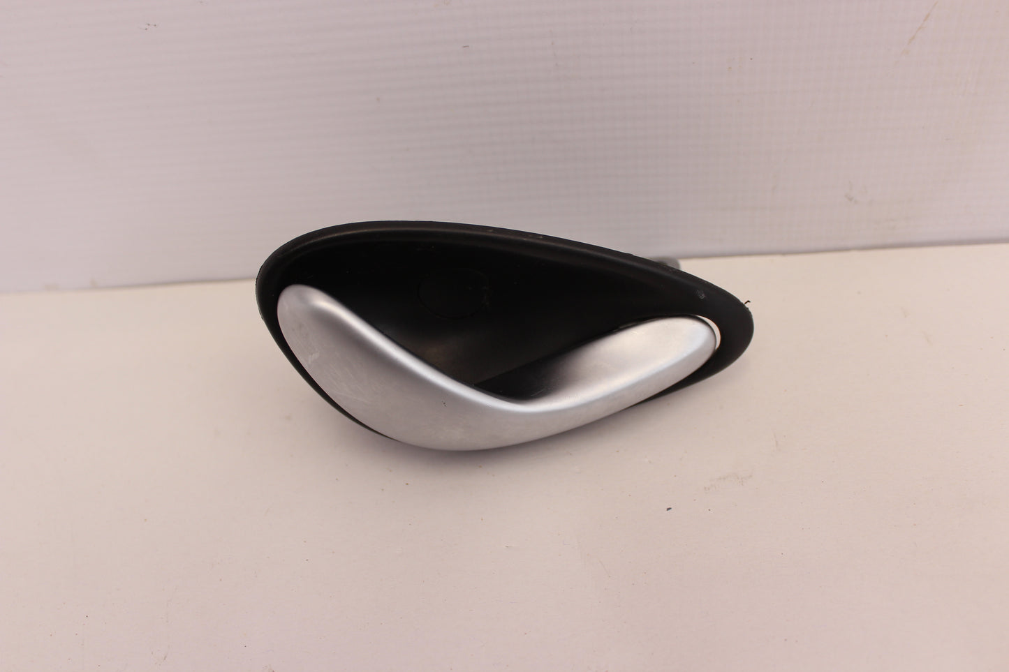 2005 Pontiac GTO RH Passenger Interior Door Handle OEM - Day's Parts Yard