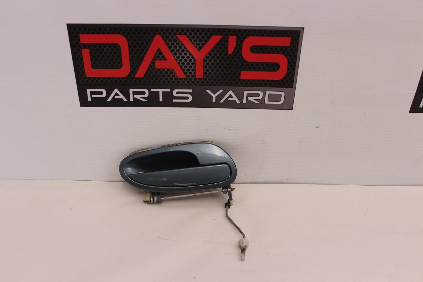 2005 Pontiac GTO RH Passenger Exterior Door Handle OEM - Day's Parts Yard