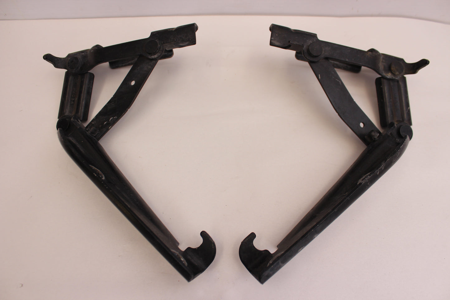 2011 Chevy Camaro SS RH & LH Hood Hinges 92235924 92235925 OEM - Day's Parts Yard