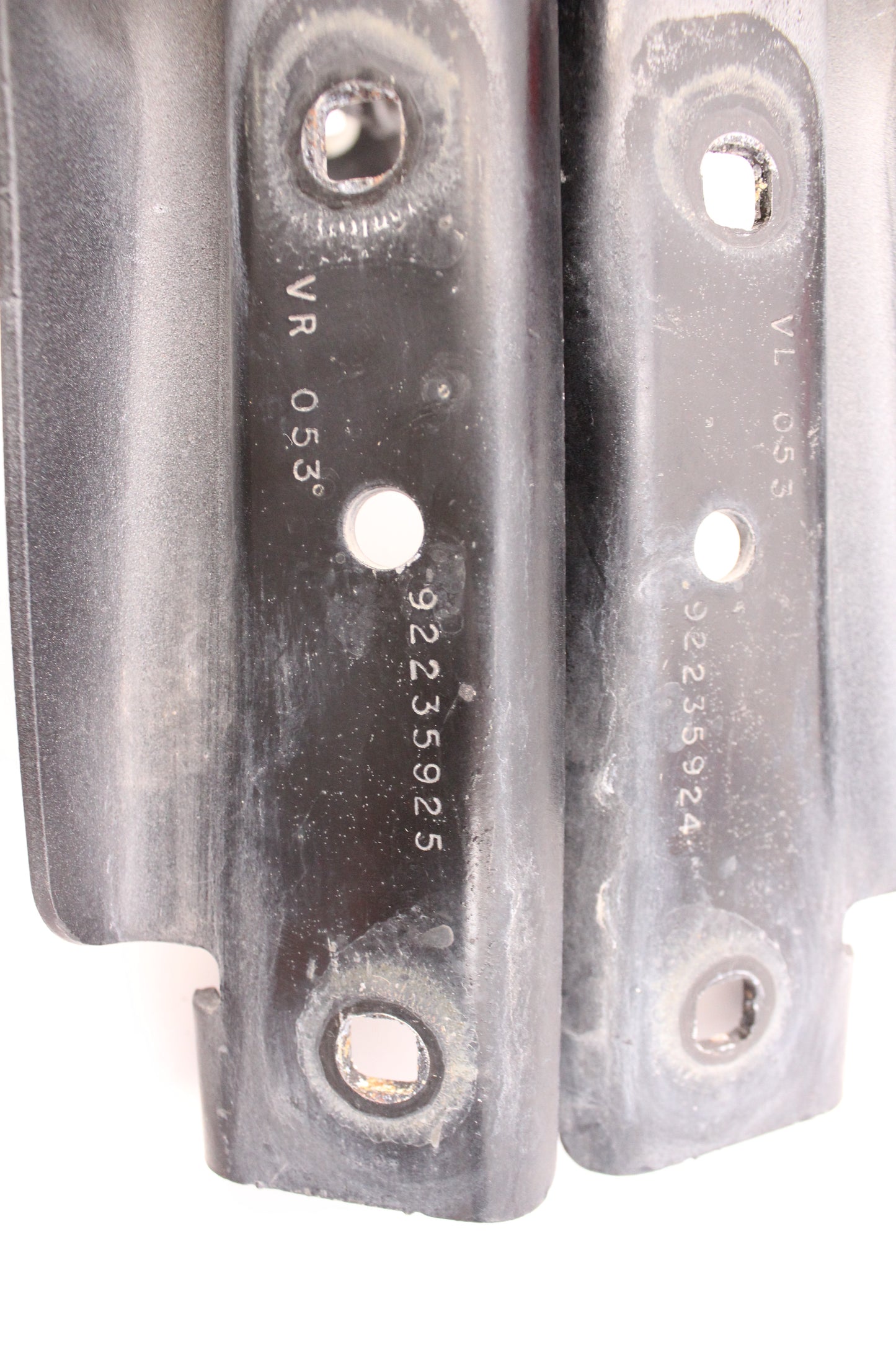 2011 Chevy Camaro SS RH & LH Hood Hinges 92235924 92235925 OEM - Day's Parts Yard