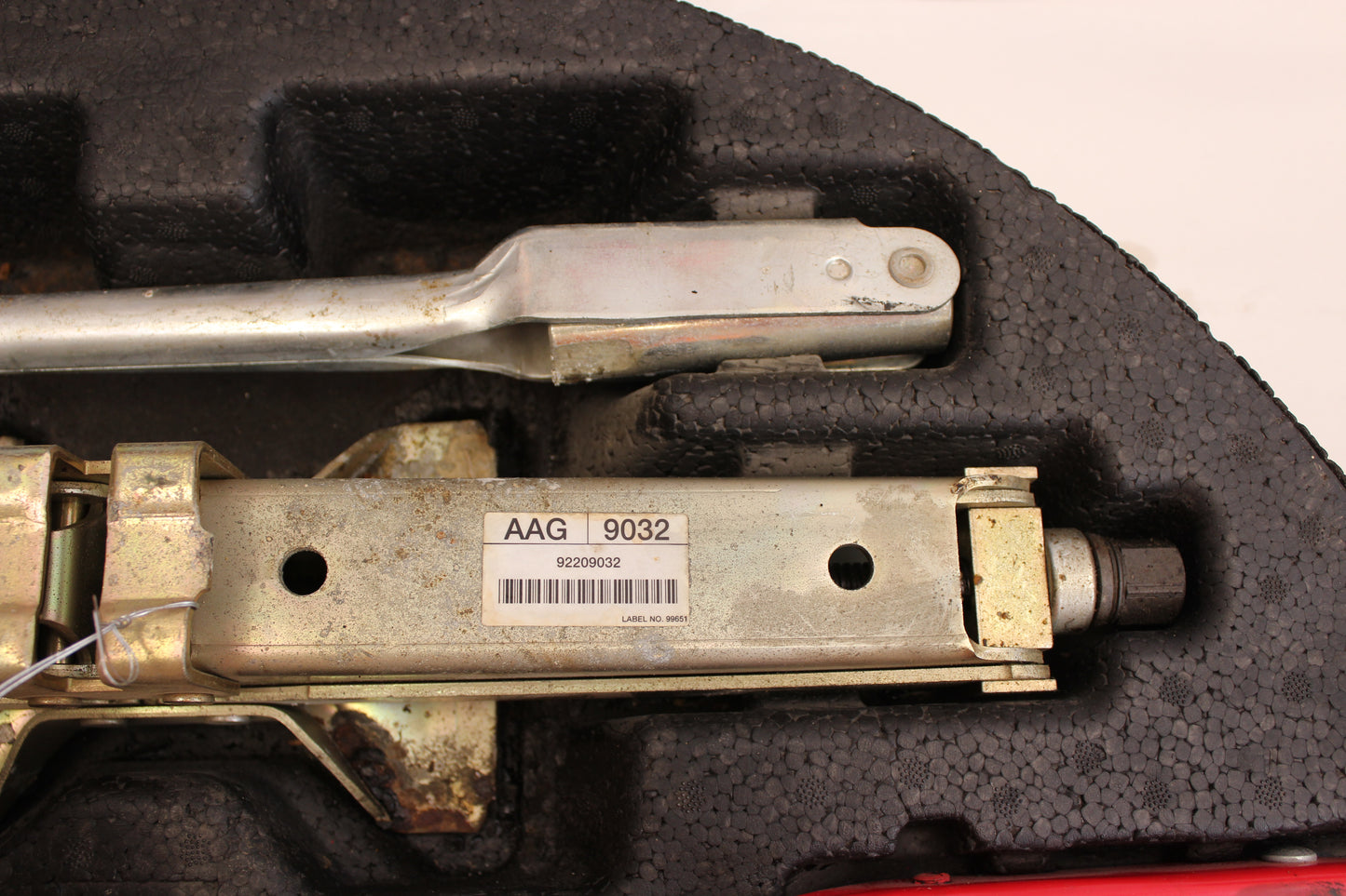 2005 Pontiac GTO Emergency Spare Tire Jack Kit 92209032 OEM. - Day's Parts Yard