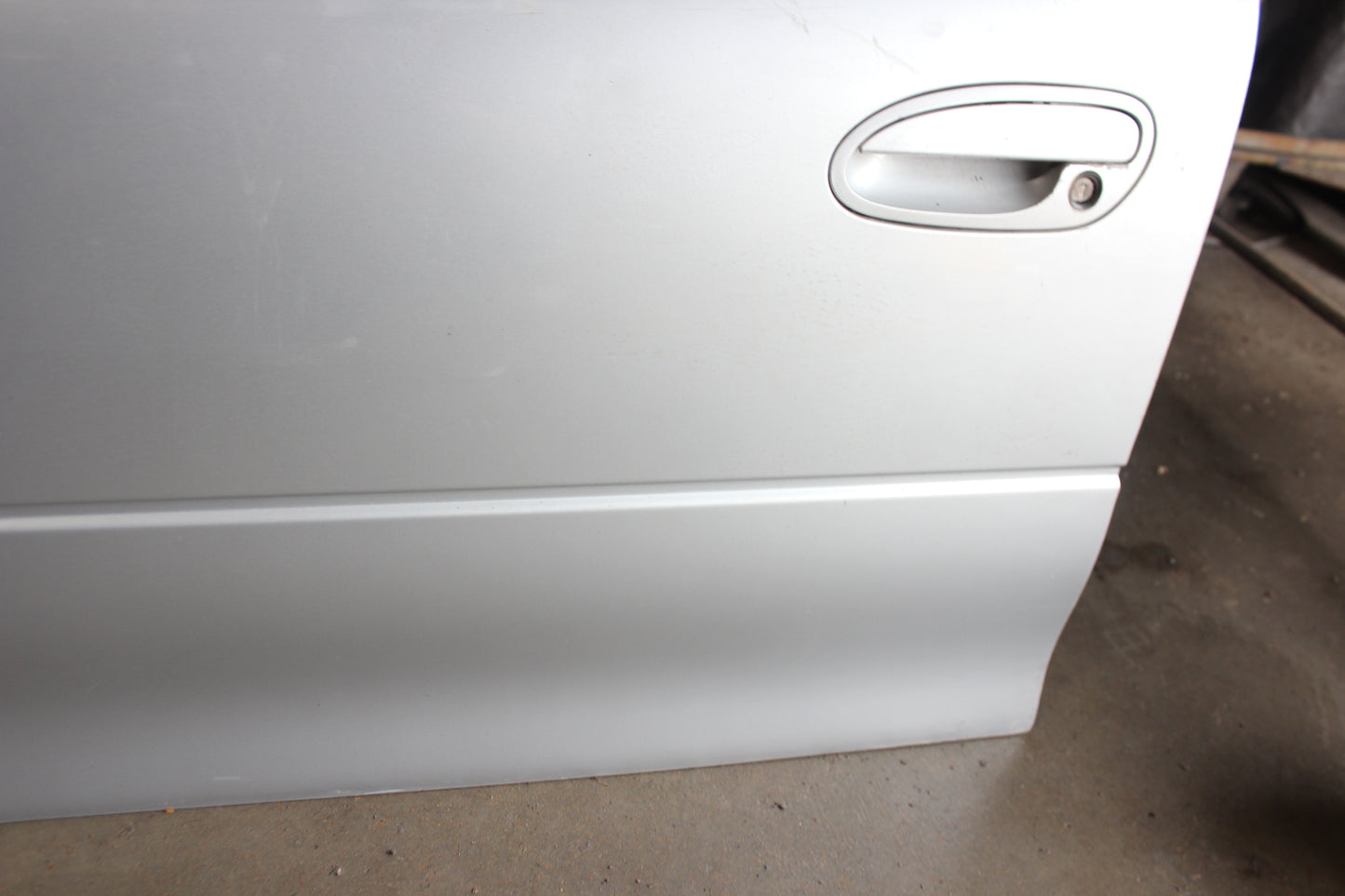 2005 Pontiac GTO LH Driver Front Exterior Door Assembly OEM - Day's Parts Yard