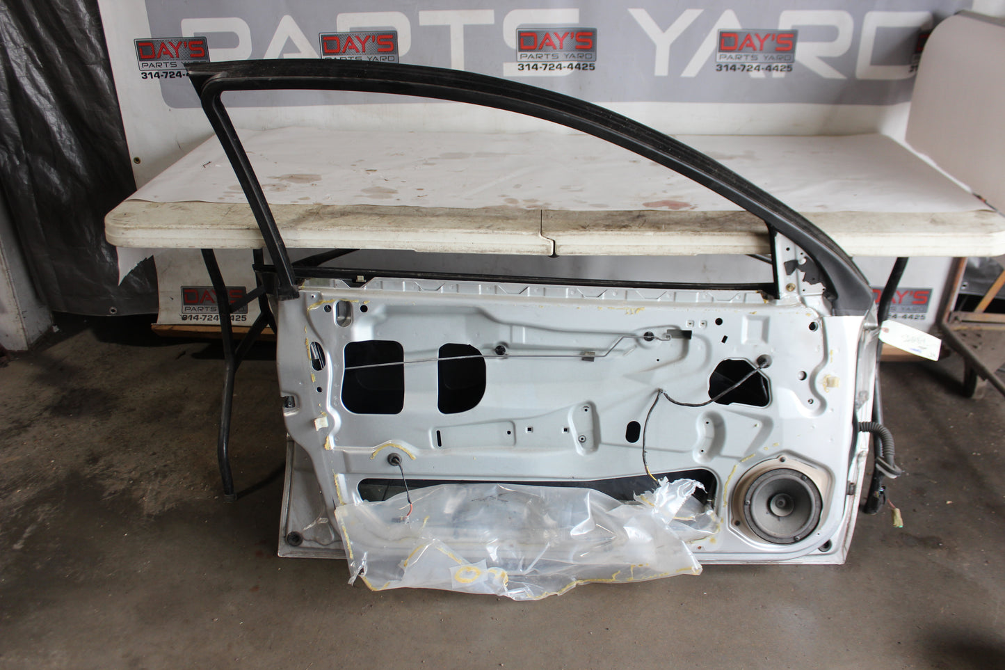 2005 Pontiac GTO LH Driver Front Exterior Door Assembly OEM - Day's Parts Yard