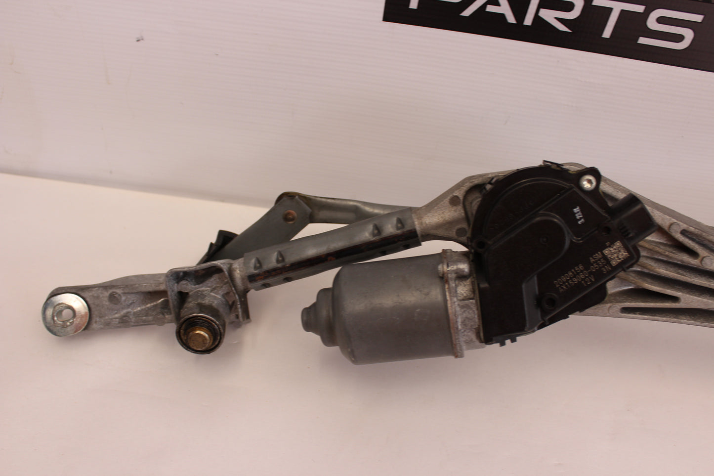2011 Cadillac CTS-V Coupe Front Windshield Wiper Transmission Linkage 20904380 OEM - Day's Parts Yard