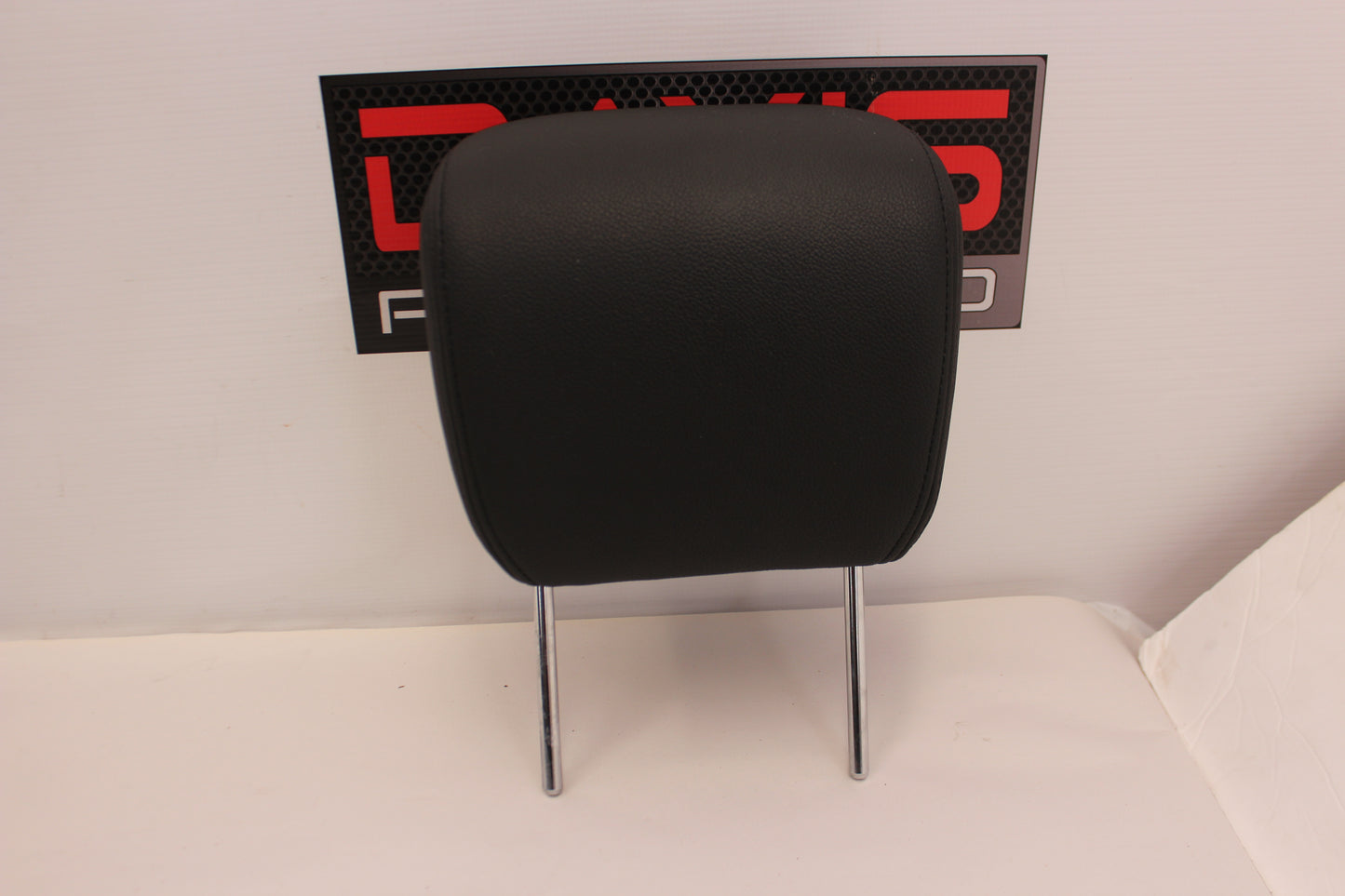 2009 Pontiac G8 GT RH Passenger Head Rest OEM - Day's Parts Yard