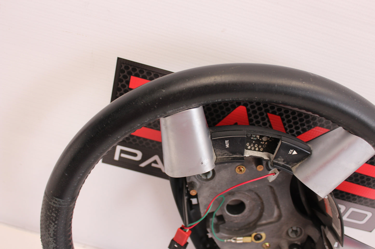 2005 Pontiac GTO Steering Wheel 92166628 OEM - Day's Parts Yard