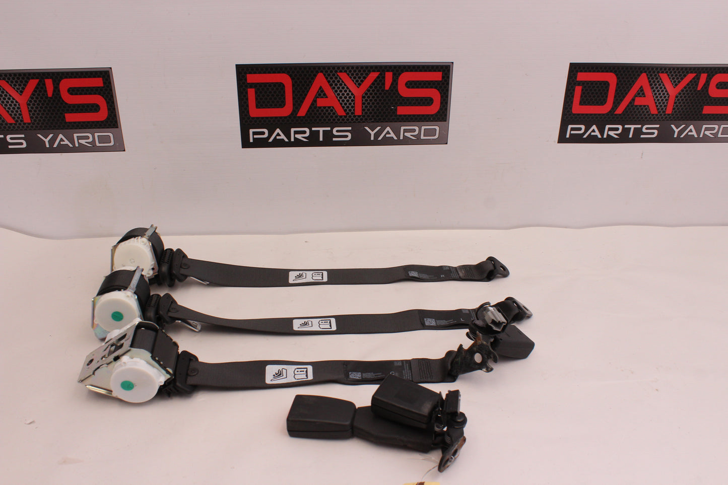 2015 Chevy SS Sedan Rear Seat Belts Set 92488009 92458008 92275628 92290061 OEM - Day's Parts Yard